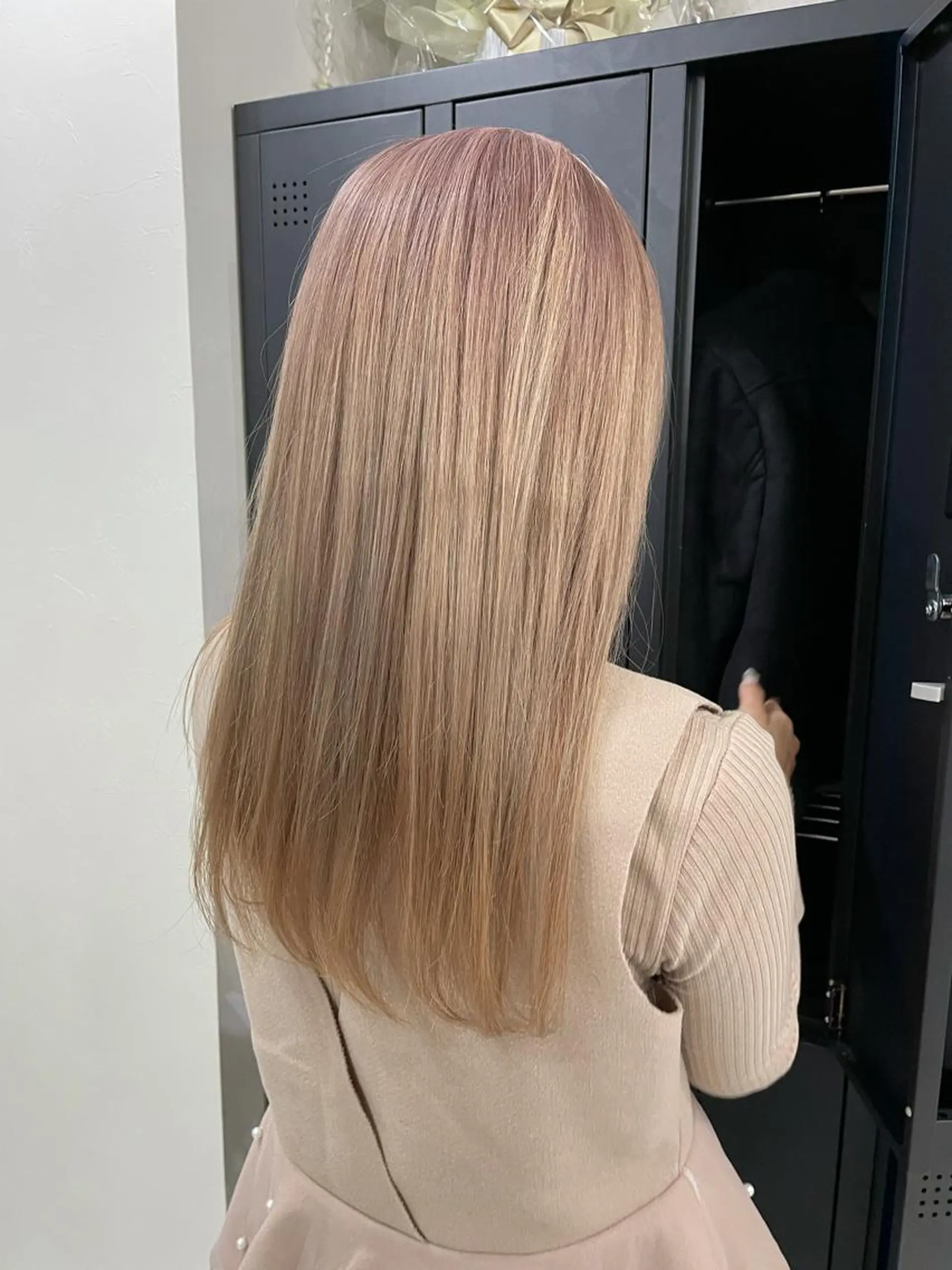 ロング カラー Kvell&Co.所属・ハイトーン カラーのヘアスタイル