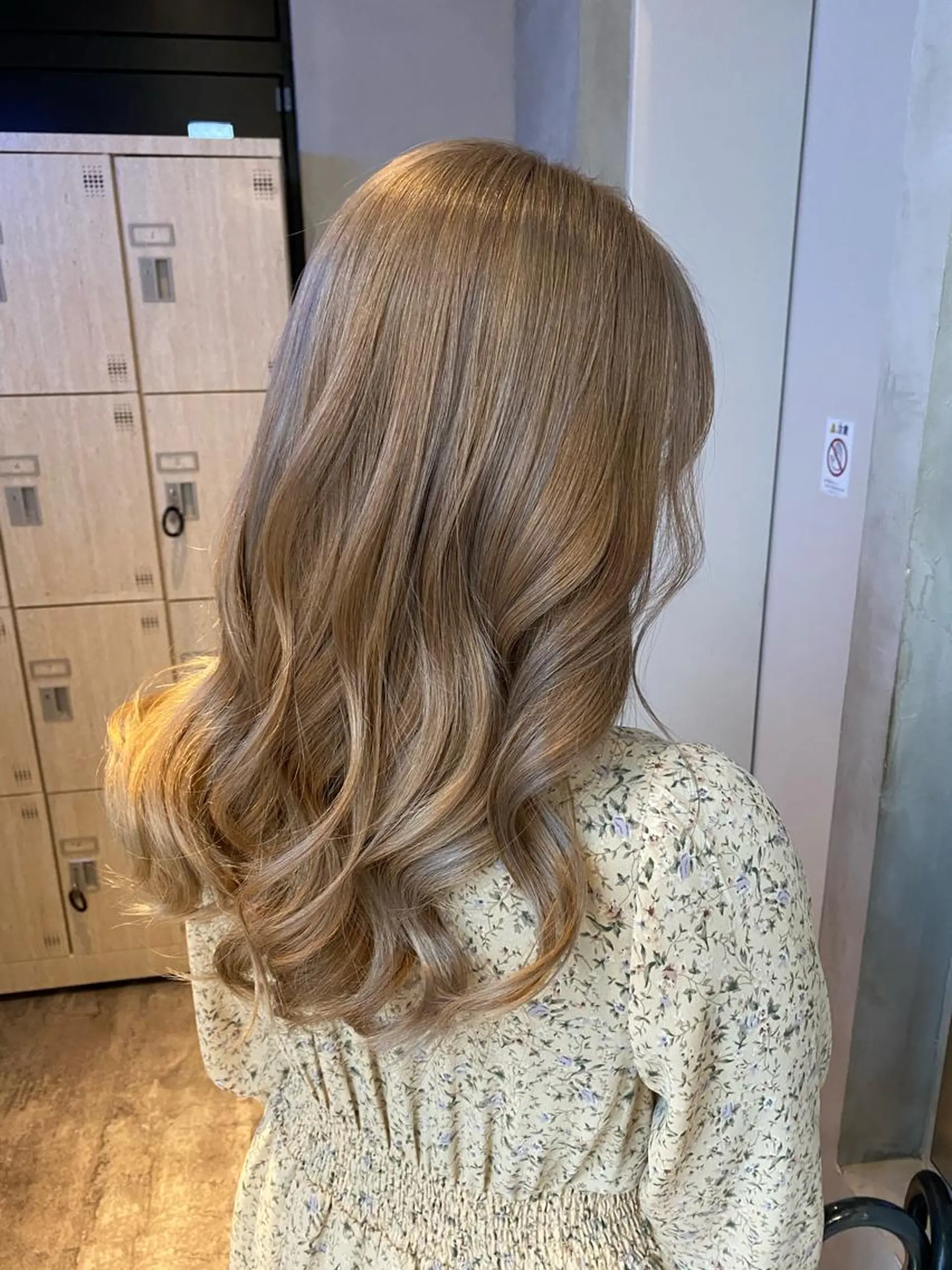 ミディアム ヘアカラー 顔タイプ診断®︎ ハイトーンカラーのヘアスタイル