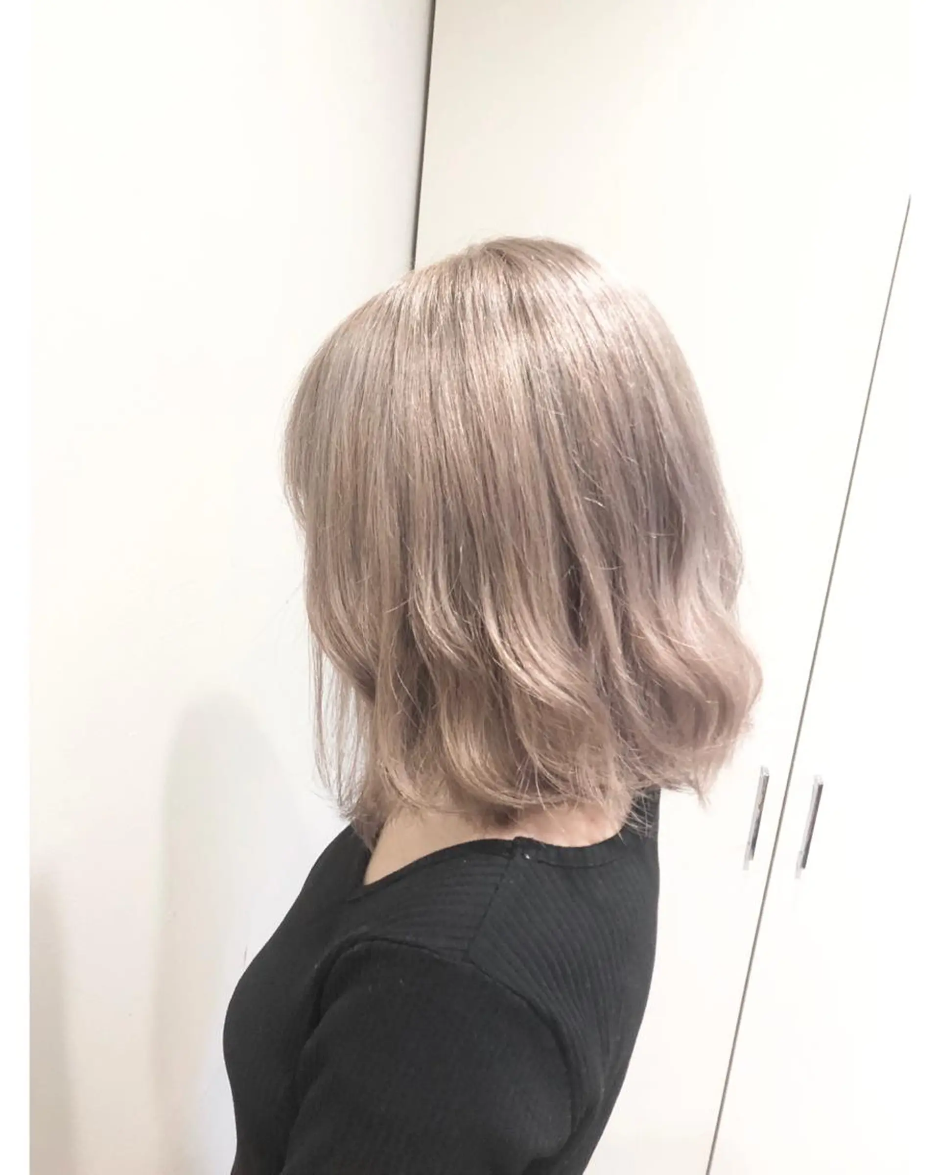ミディアム カラー ベージュカラー ブリーチ ペールベージュ ヘアカラー トリートメント 💓シールエクステ ルミエールのヘアスタイル