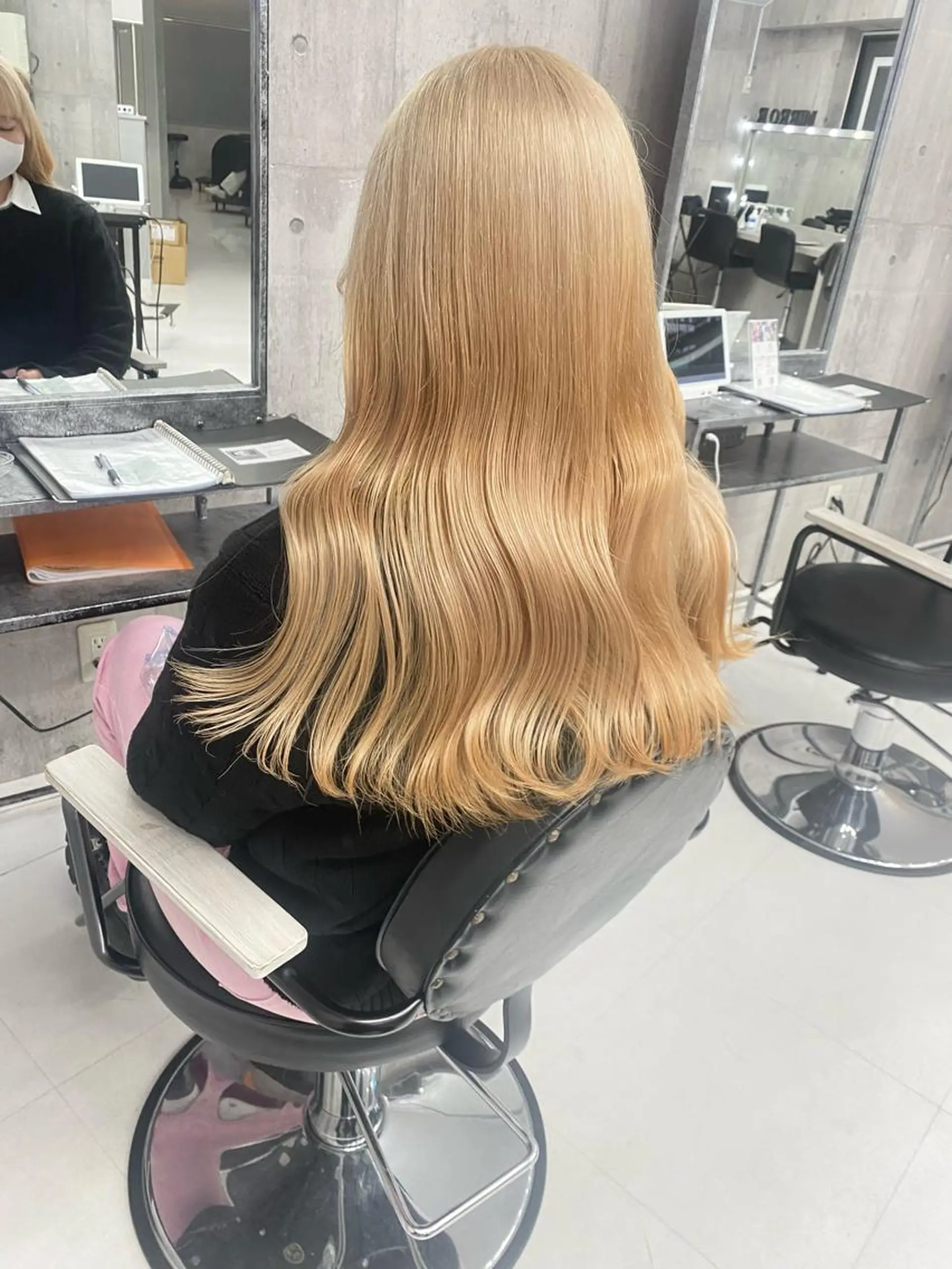 ロング 🩶 ピンクカラー/ ブロンド🩶くるみのヘアスタイル