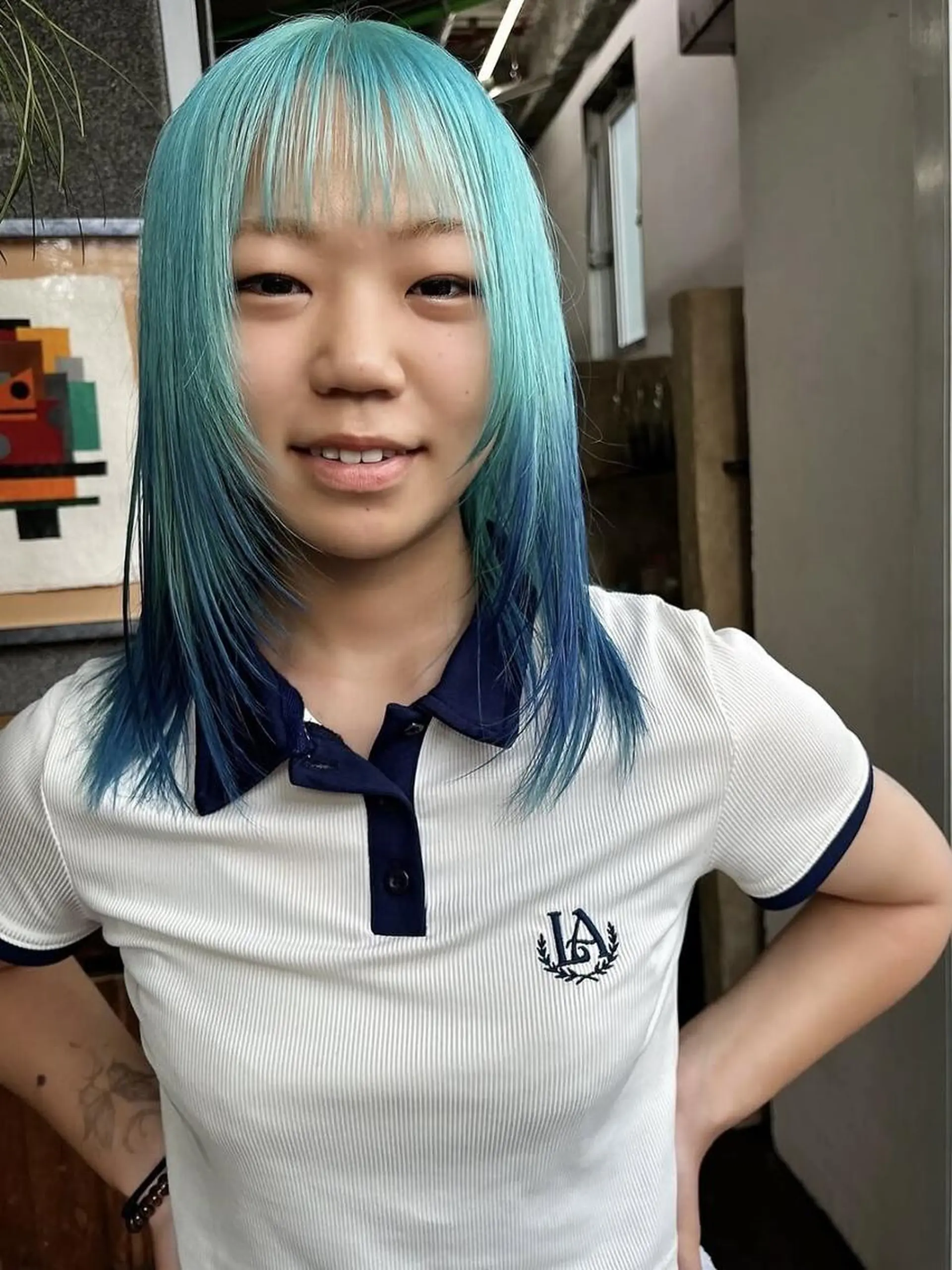 セミロング qiie ワンカラー ダブルカラーのヘアスタイル