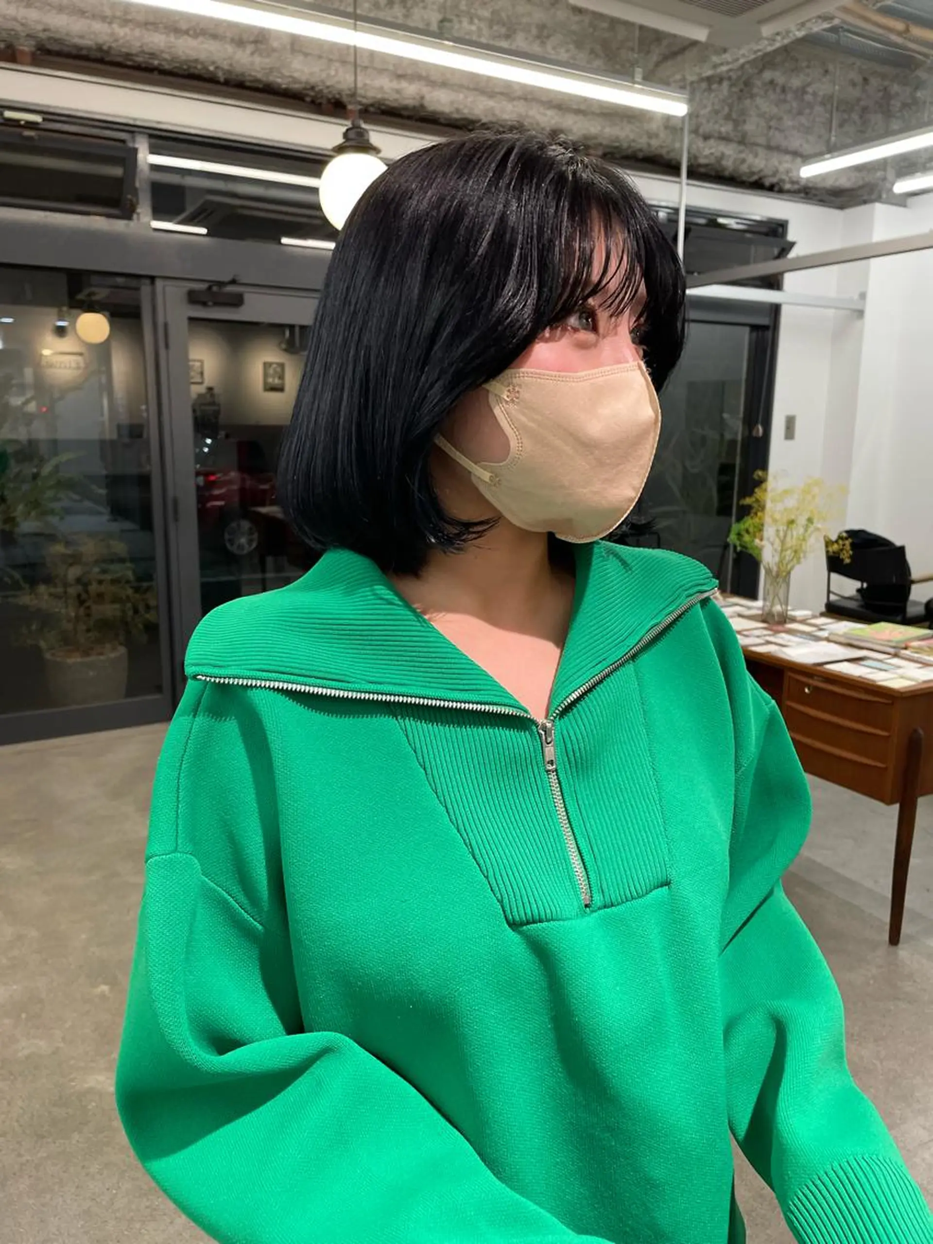 ミディアム カラー 黒髪 カット ヘアカラー パーマ、ボブ、透明感 カラー、小須田ゆあのヘアスタイル