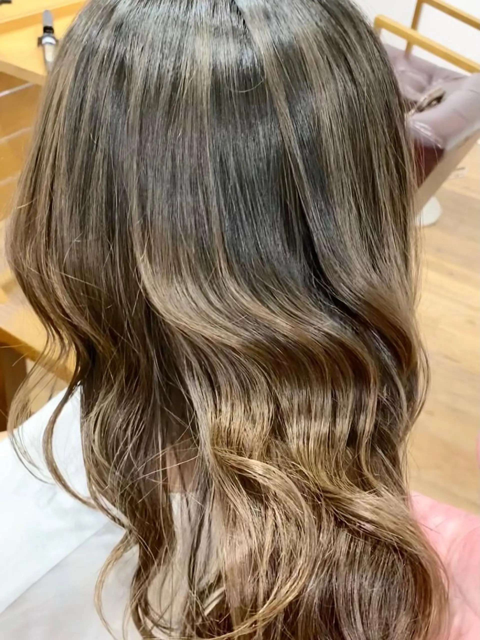 セミロング カラー バレイヤージュ ブリーチ 髪質改善 レイヤーカット KIZU 髪質改善 オカルト怪談のヘアスタイル