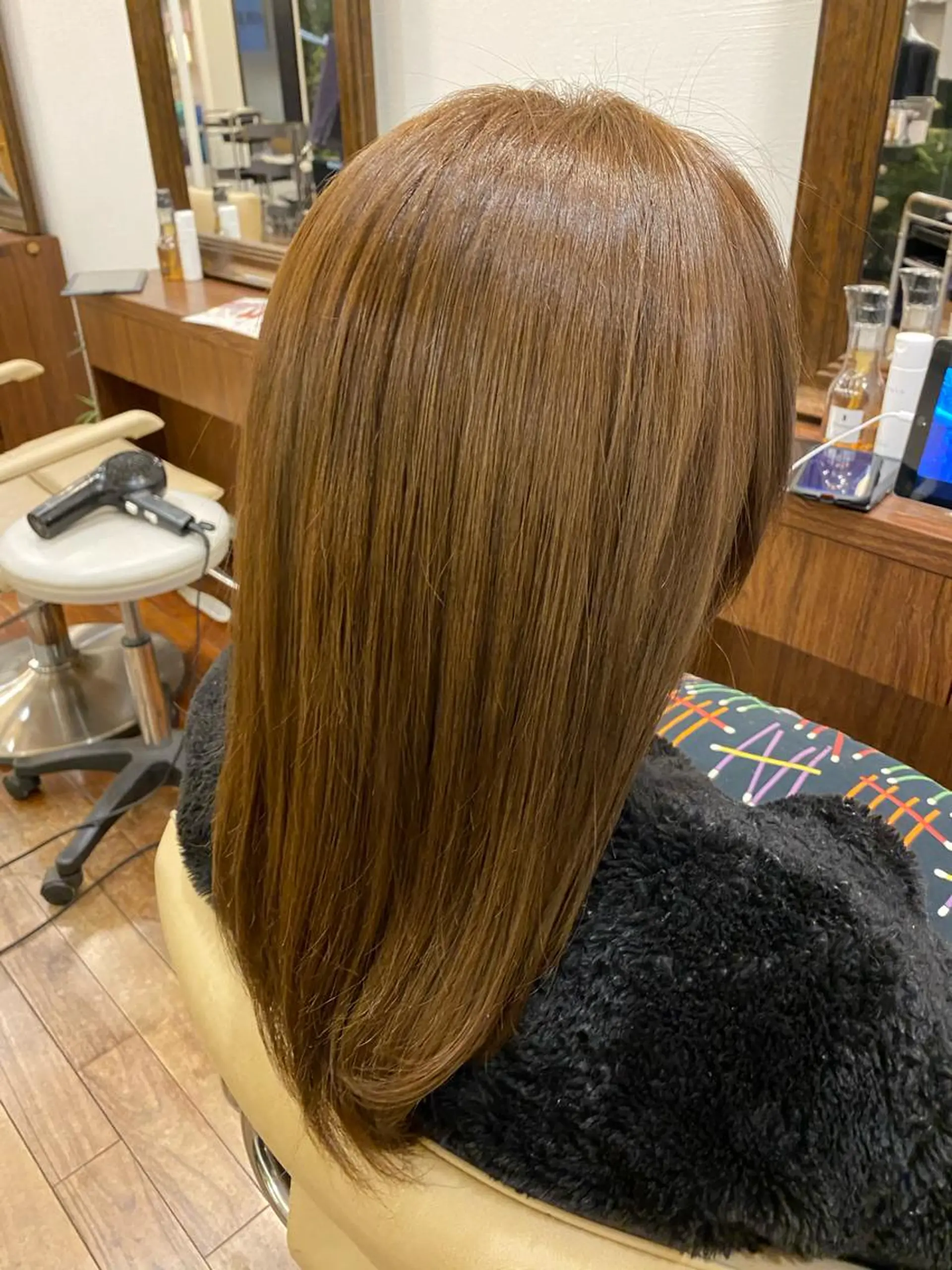 ミディアム 美髪/髪質改善 レイヤー/透けカラーのヘアスタイル