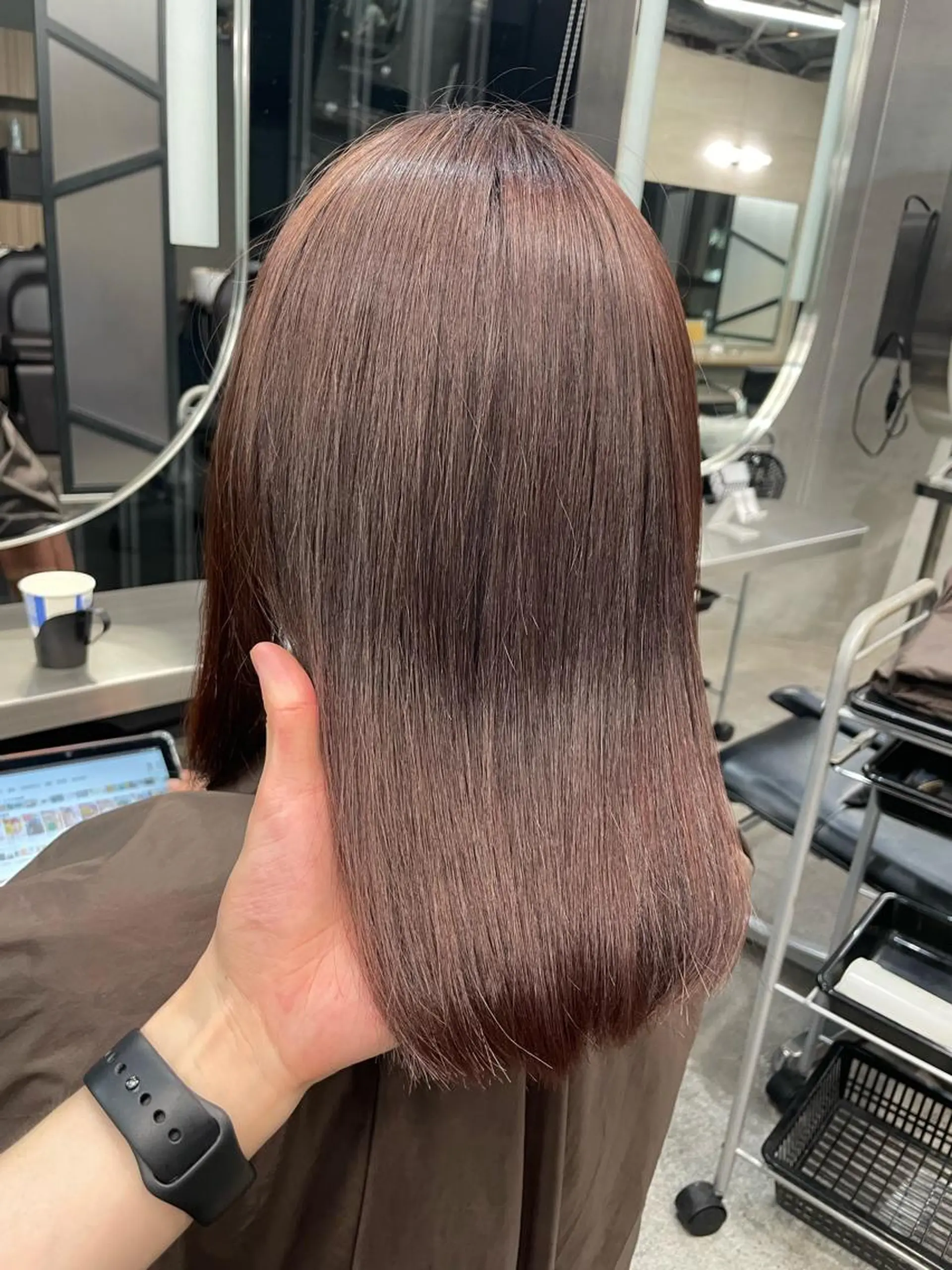 セミロング カラー パーマ ヘアアレンジ メンズ キッズ ネイル マツエク・マツパ アイブロウ カット ヘアカラー 縮毛矯正 高山🐬髪質改善 池袋で縮毛矯正のヘアスタイル