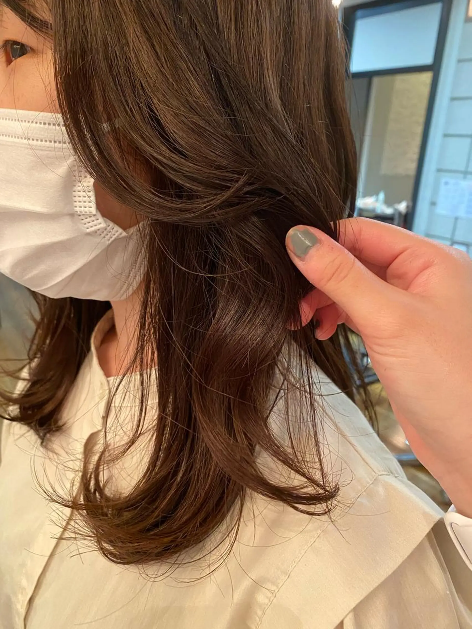 ロング カラー ブリーチ ブリーチなしカラー 塩澤 榛奈のヘアスタイル