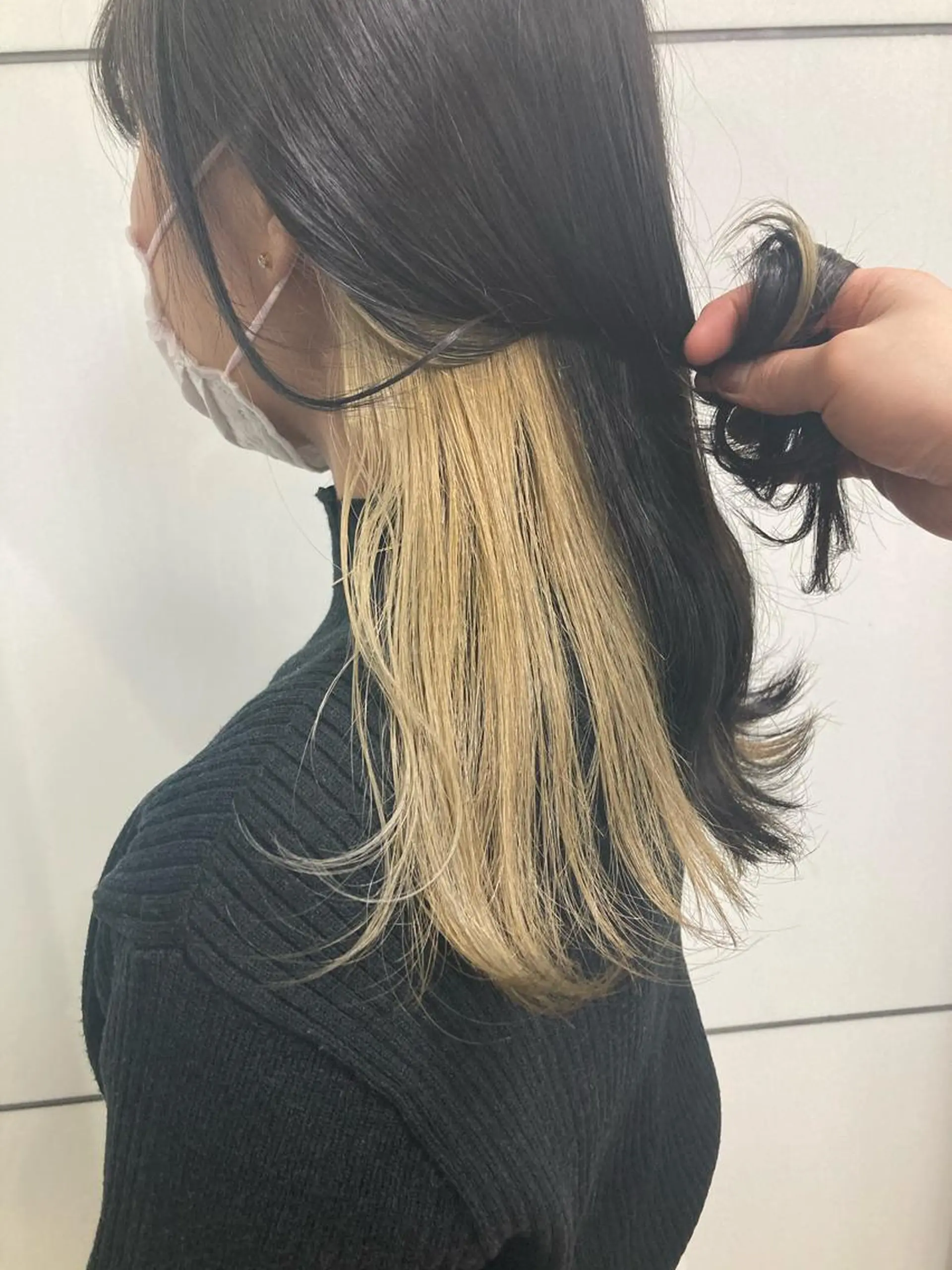 セミロング カラー ブロンド インナーカラー ホワイトブロンド ヘアカラー トリートメント 髪質改善/痛ませ ないカラー/西村航大のヘアスタイル