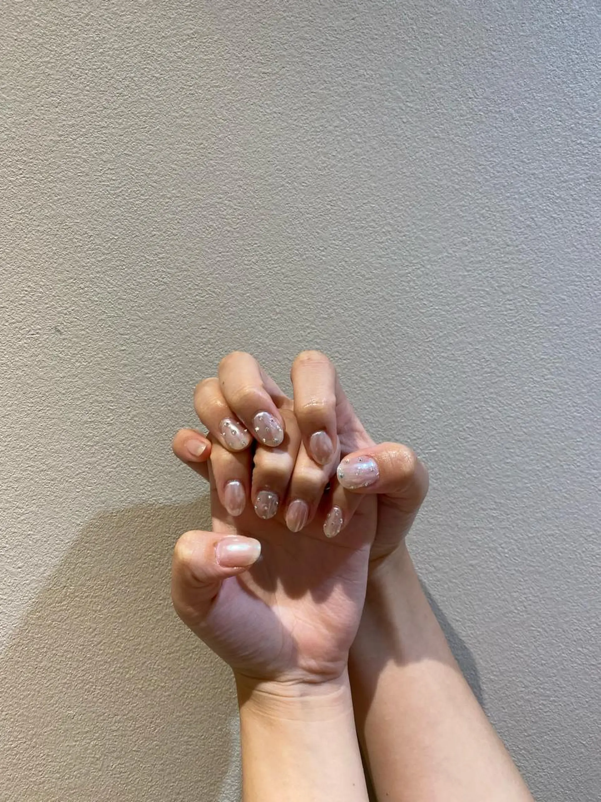 ネイル アートネイル ミラーネイル 夏ネイル LEVIJU hair所属・韓国ヘア🕊村上 ののこ🕊のヘアスタイル