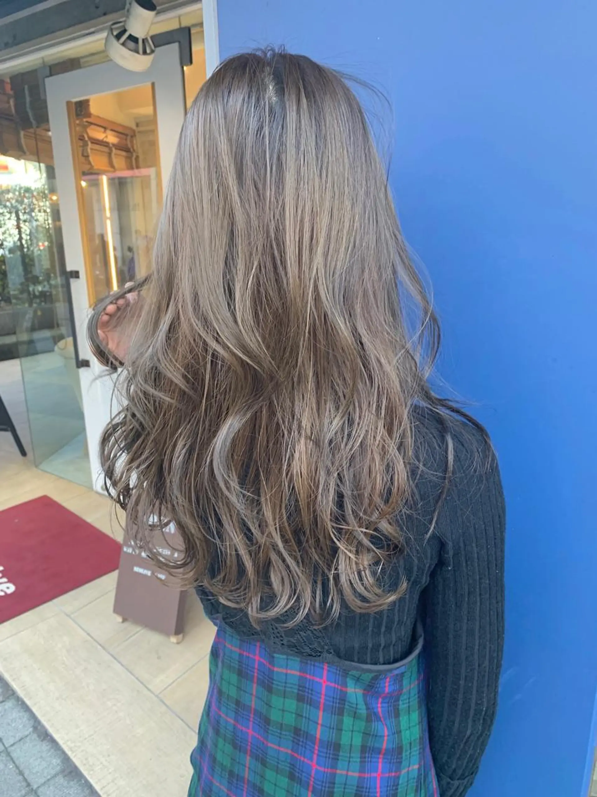 ロング カラー パーマ グレージュ ハイライトカラー ハイライト トリートメント fukuyasu rikaのネイルデザイン