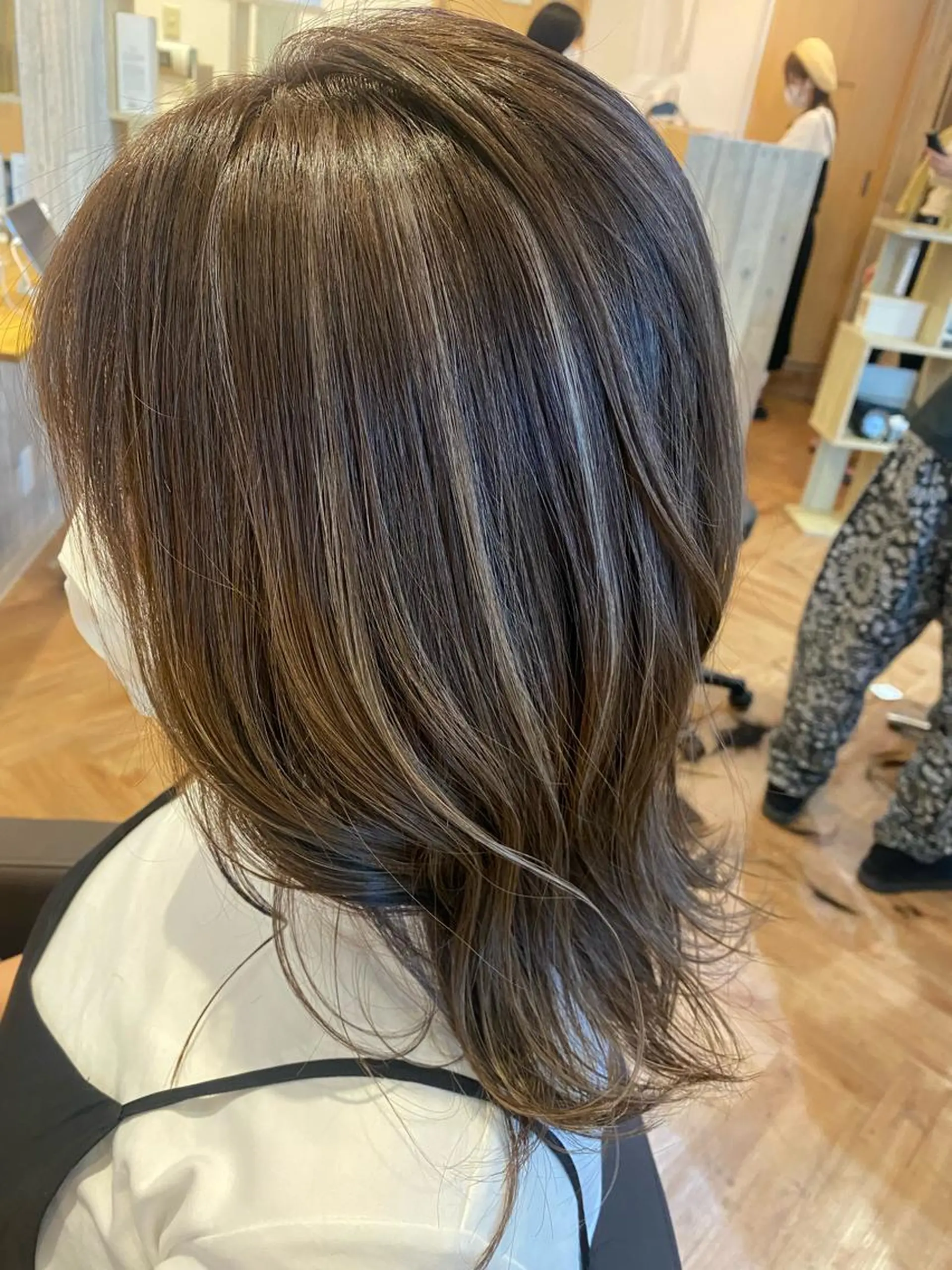 ミディアム カラー 韓国ヘア顔周りカット 艶髪ベージュtamaのヘアスタイル