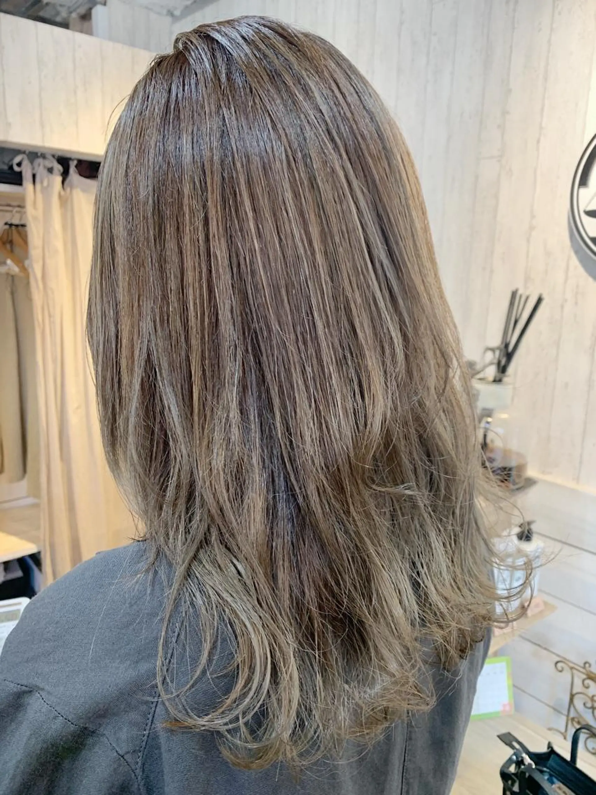 セミロング ボブ ハイライト 髪質改善 小顔カット トリートメント 🔆学生に人気🔆 AEQUITASのヘアスタイル