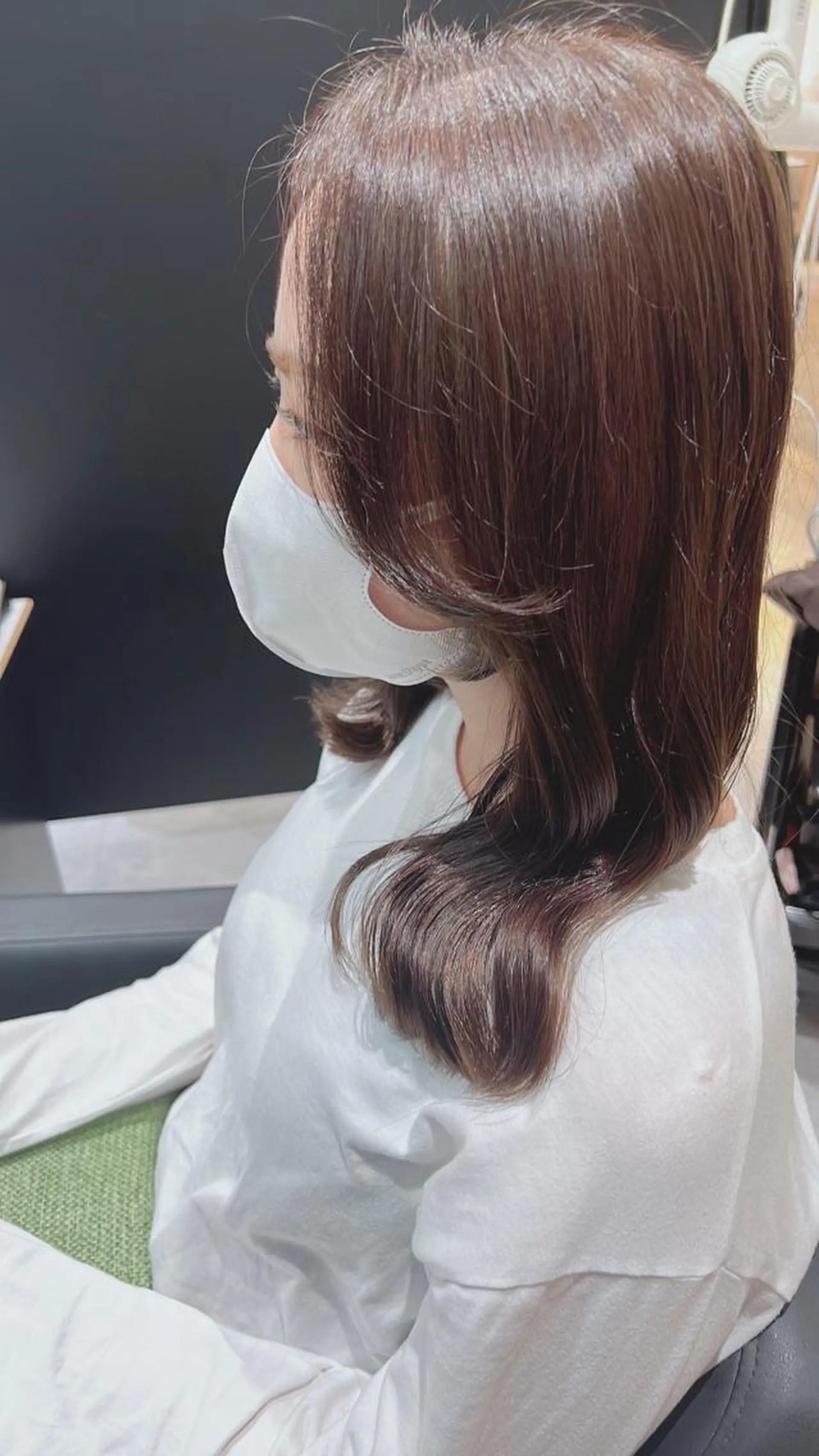 セミロング カラー ヘアアレンジ コテ巻き風パーマ 韓国風パーマ 無重力のヘアスタイル