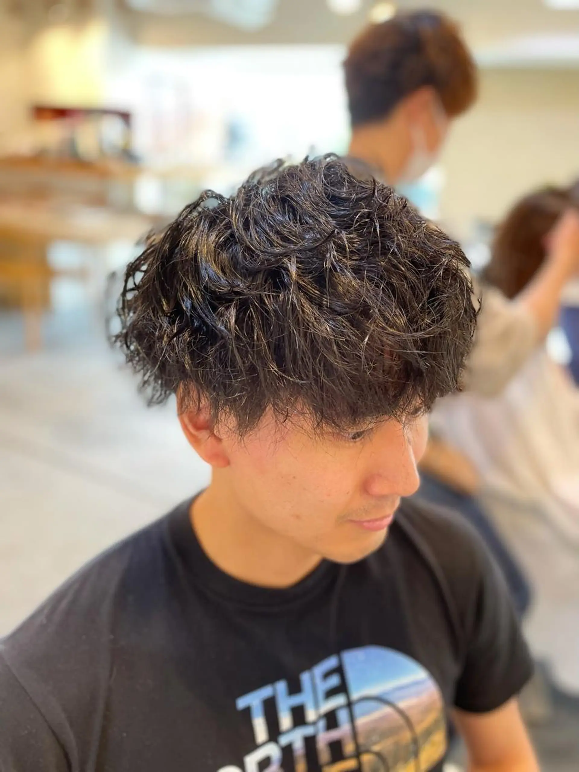 ミディアム パーマ メンズ ミディアムパーマ メンズパーマ カット パーマ 小野 康生のヘアスタイル