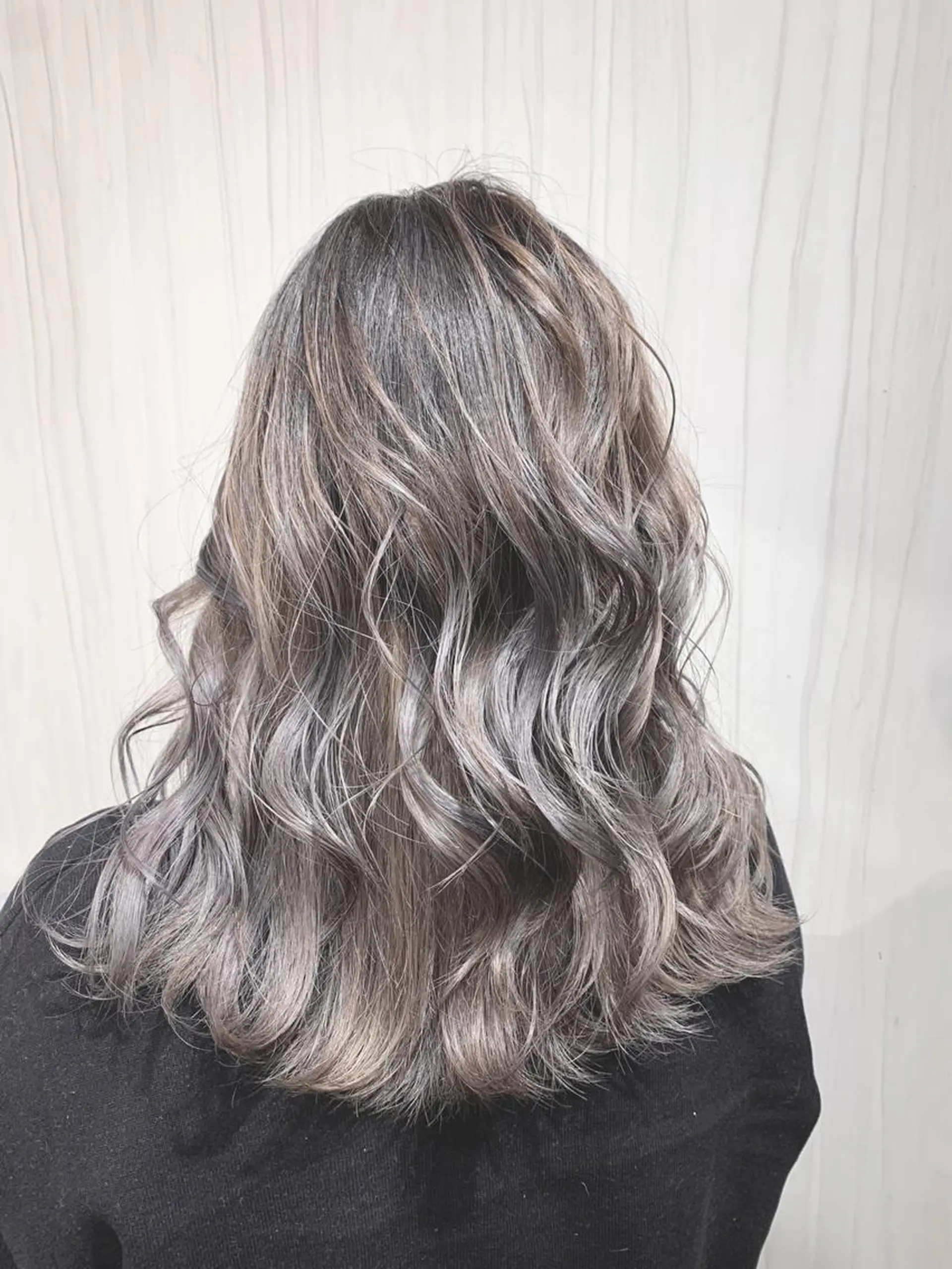 パーマ カラー セミロング 嶋村夏実🌼レイヤー 🌸白髪ぼかしのヘアスタイル