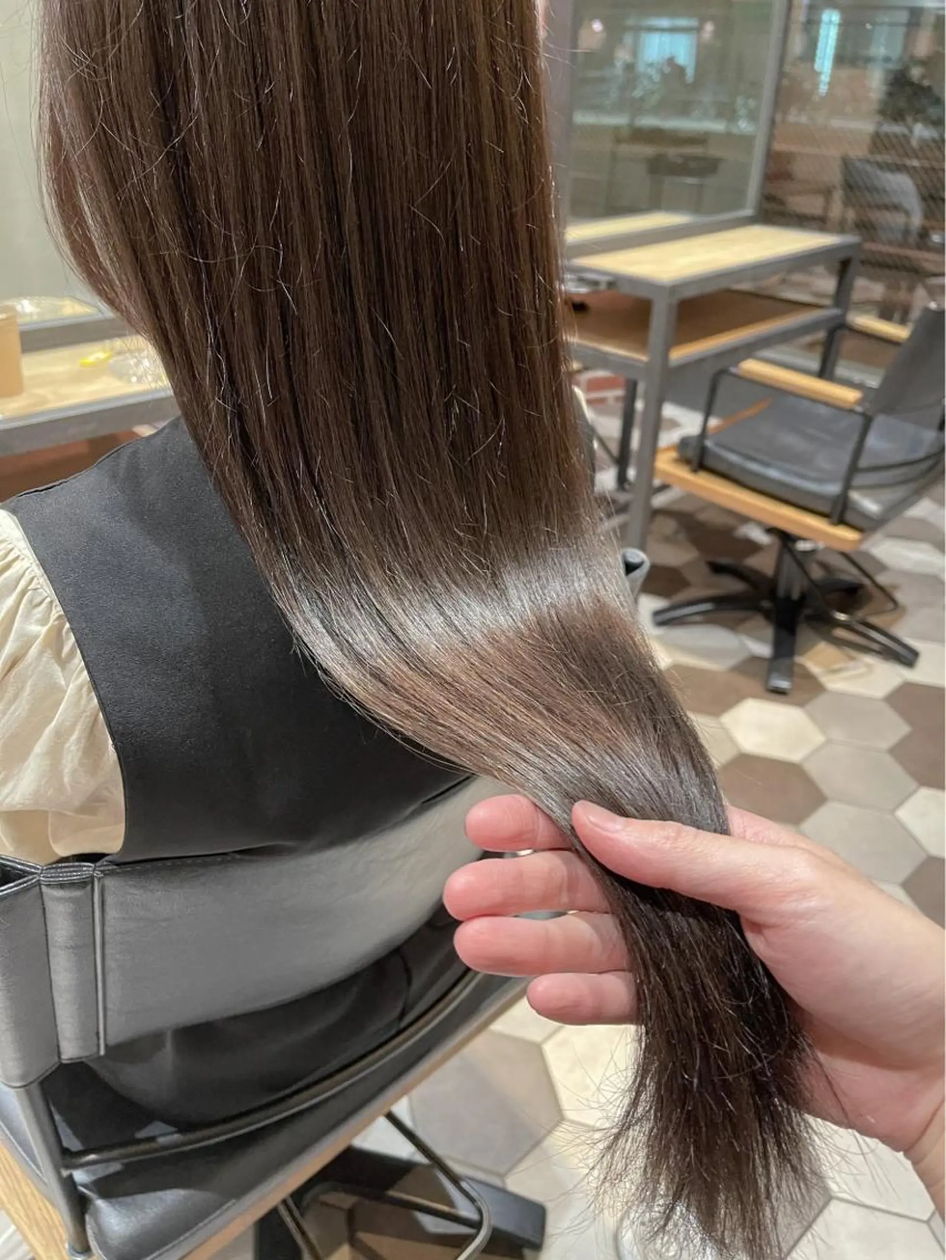 ロング カラー ヘアアレンジ ミストバング ブリーチ ケアブリーチ 透明感カラー デザインカラー maoブリーチ無し 似合わせカラーのヘアスタイル