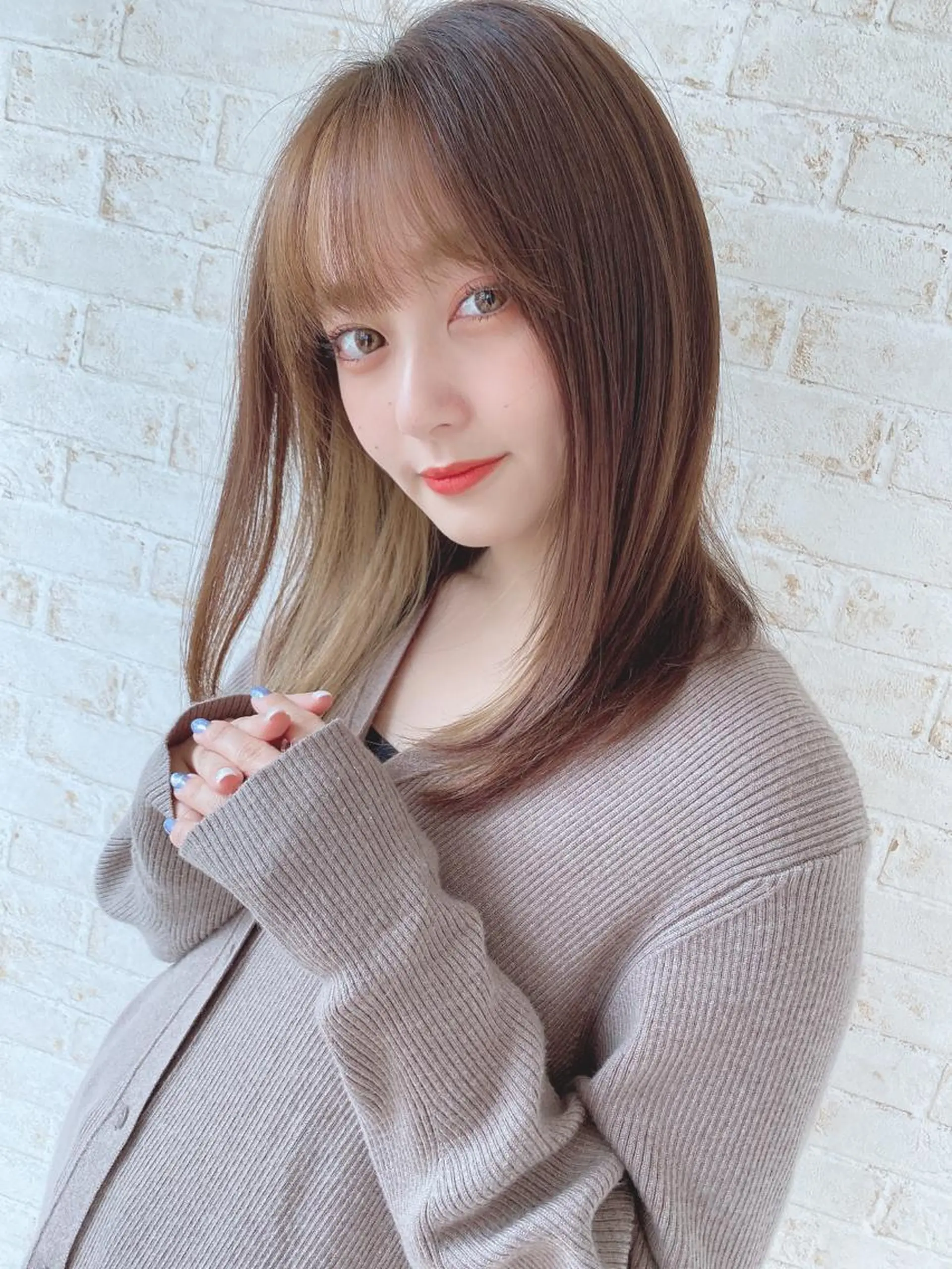 ロング カラー ベージュカラー ブリーチ ダブルカラー グレージュ ミルクティーベージュ トリートメント ヘッドスパ 個室サロンLOUIMADNA栄店所属・髪質改善美容師 個室サロン白金厚哉のヘアスタイル