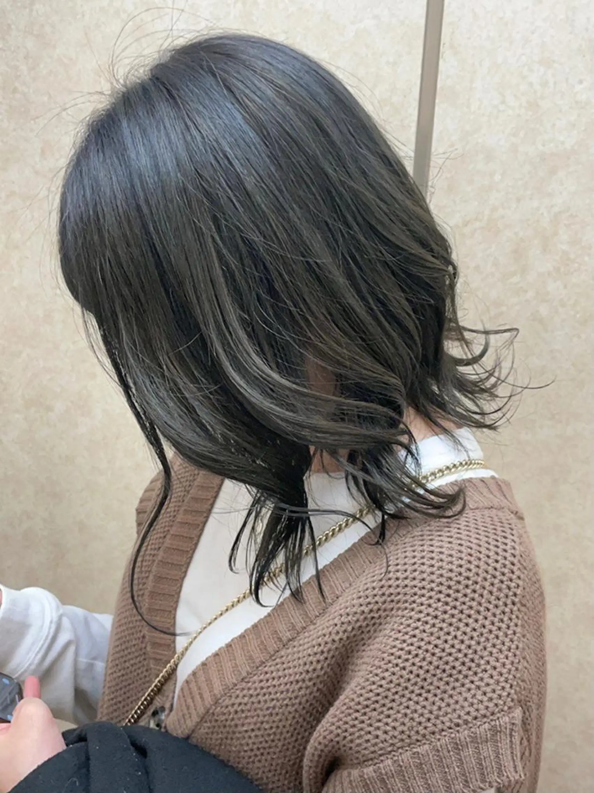 ミディアム カラー akane .のヘアスタイル
