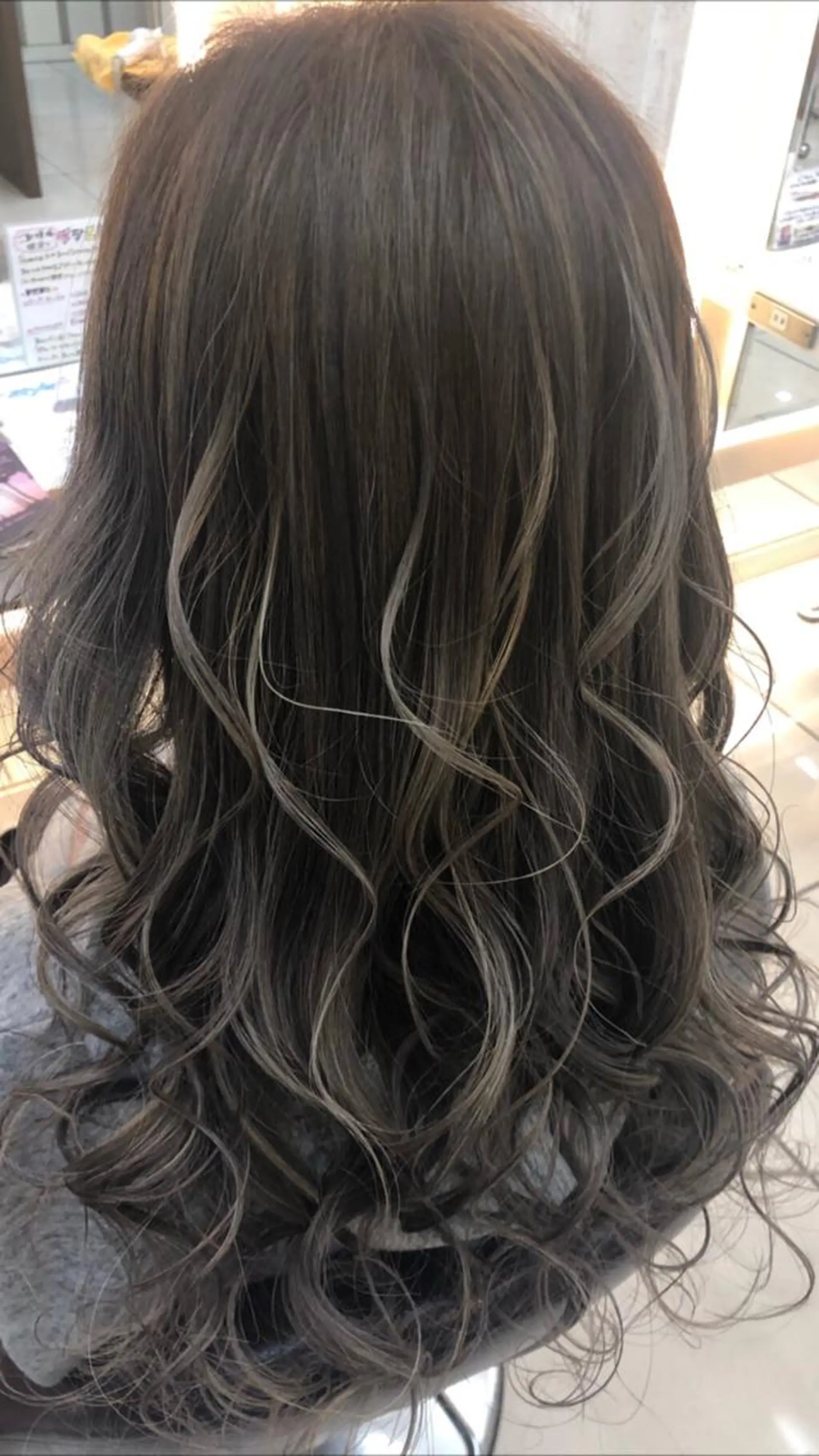 ロング カラー グレージュ ハイライトカラー ハイライト カット ヘアカラー トリートメント 髪質改善/美髪矯 正ヤマモトハルキのヘアスタイル