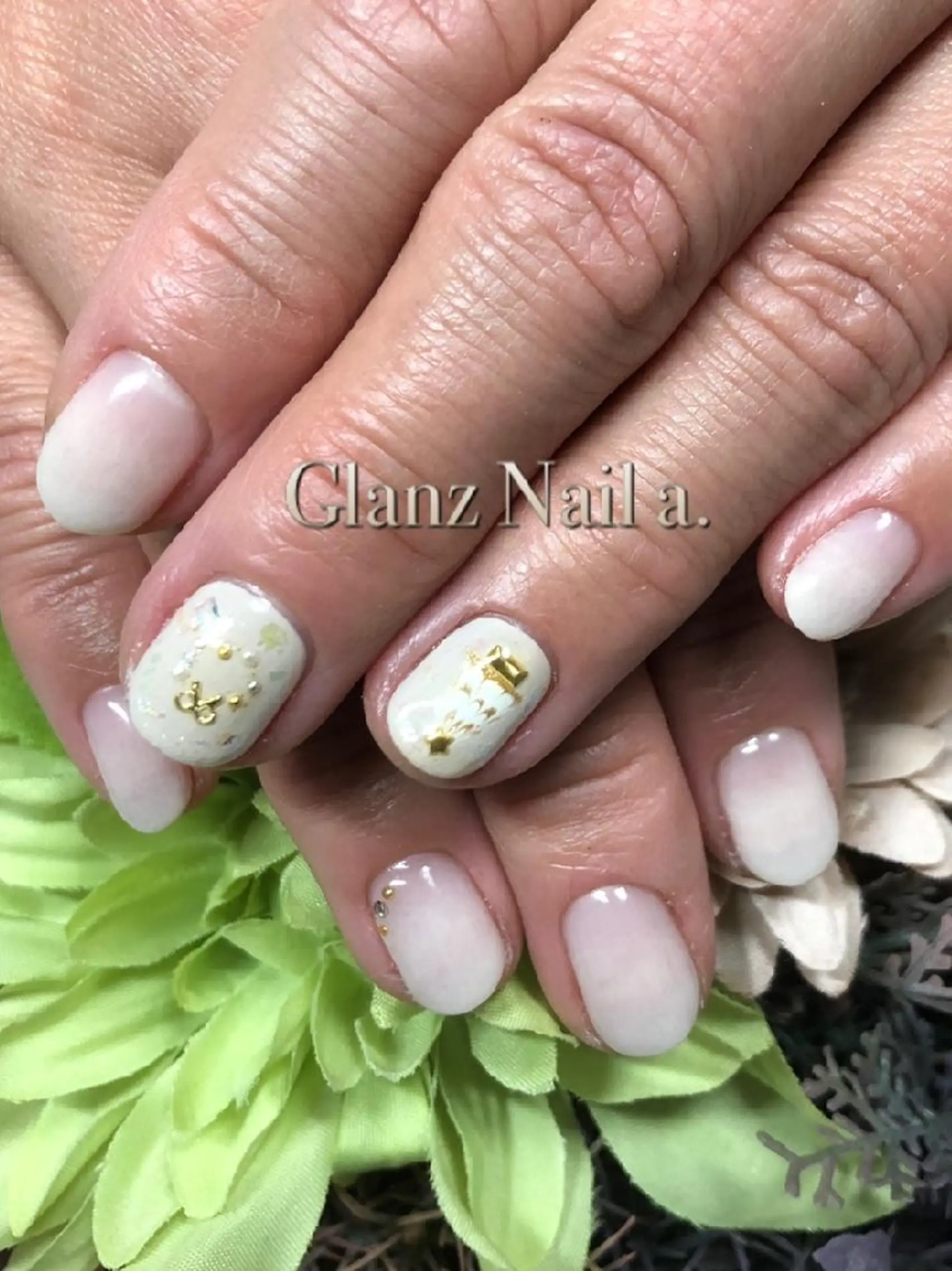 ネイル シンプルネイル 冬ネイル クリスマス Glanz  Nail aのネイルデザイン