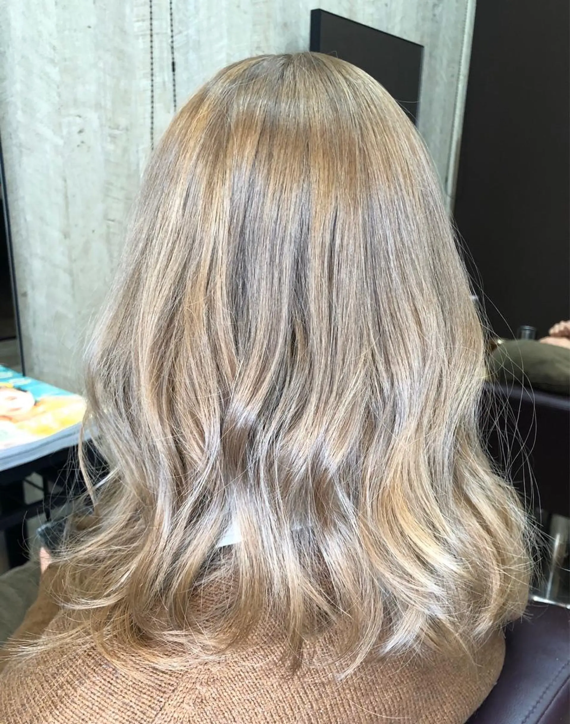 セミロング カラー ブロンド hair salon Ame(エイム)所属・熊井 達也のエステ・リラクイメージ