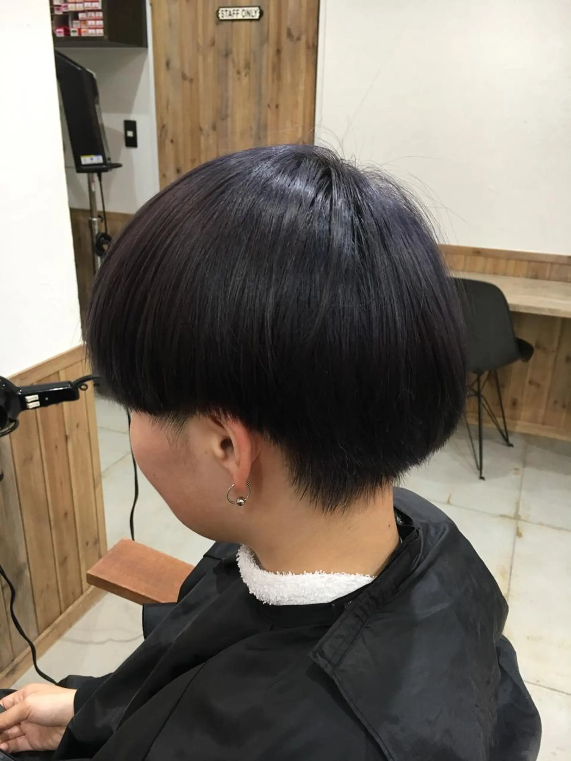 ショート カラー ブリーチ ブルーカラー ネイビーカラー M IIのヘアスタイル