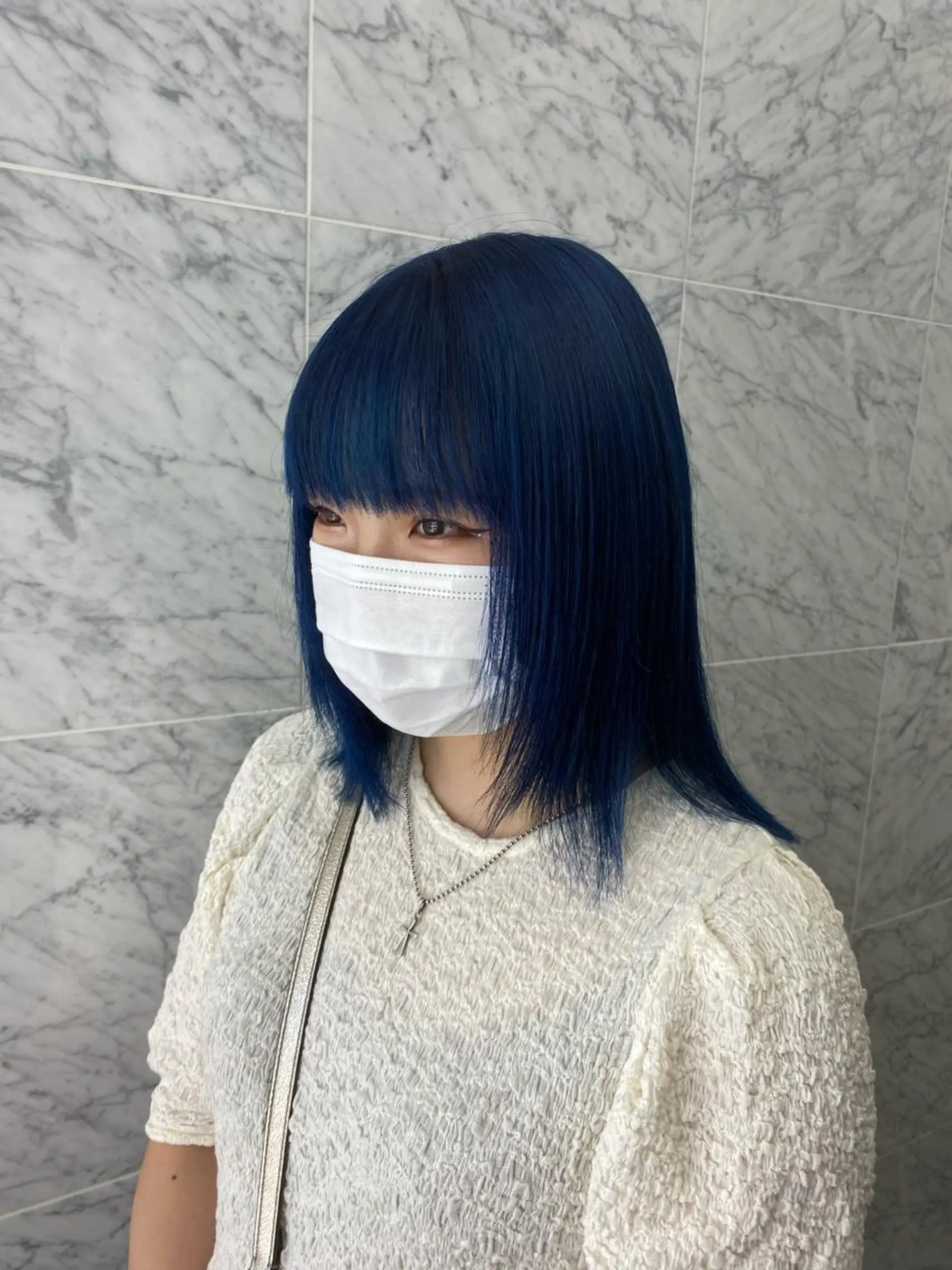 ミディアム カラー ネイビーカラー 艶髪レイヤー顔周り グレージュ添田晃基のヘアスタイル