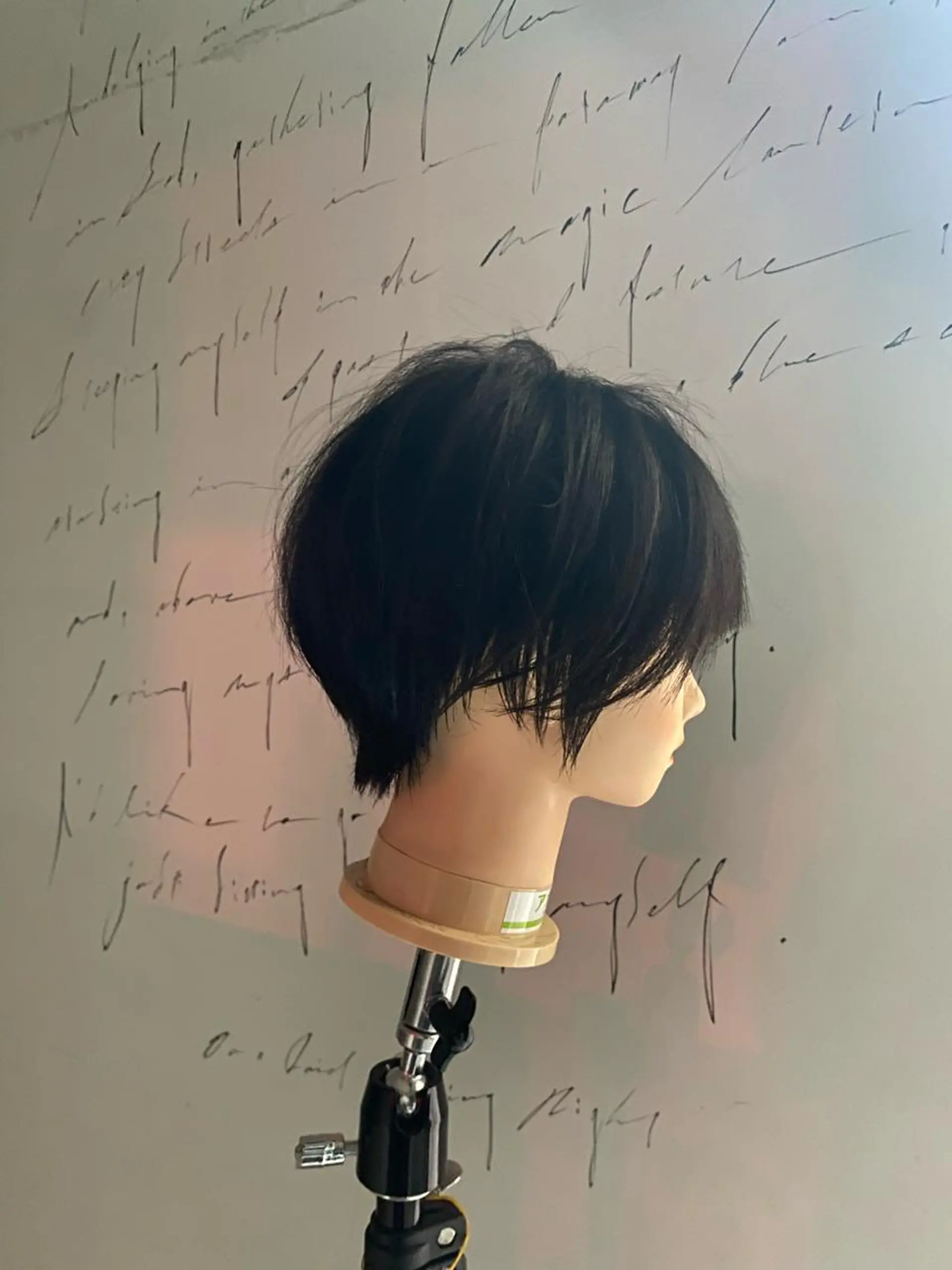 ショート カラー ショートヘア 鳴海 稜真のヘアスタイル