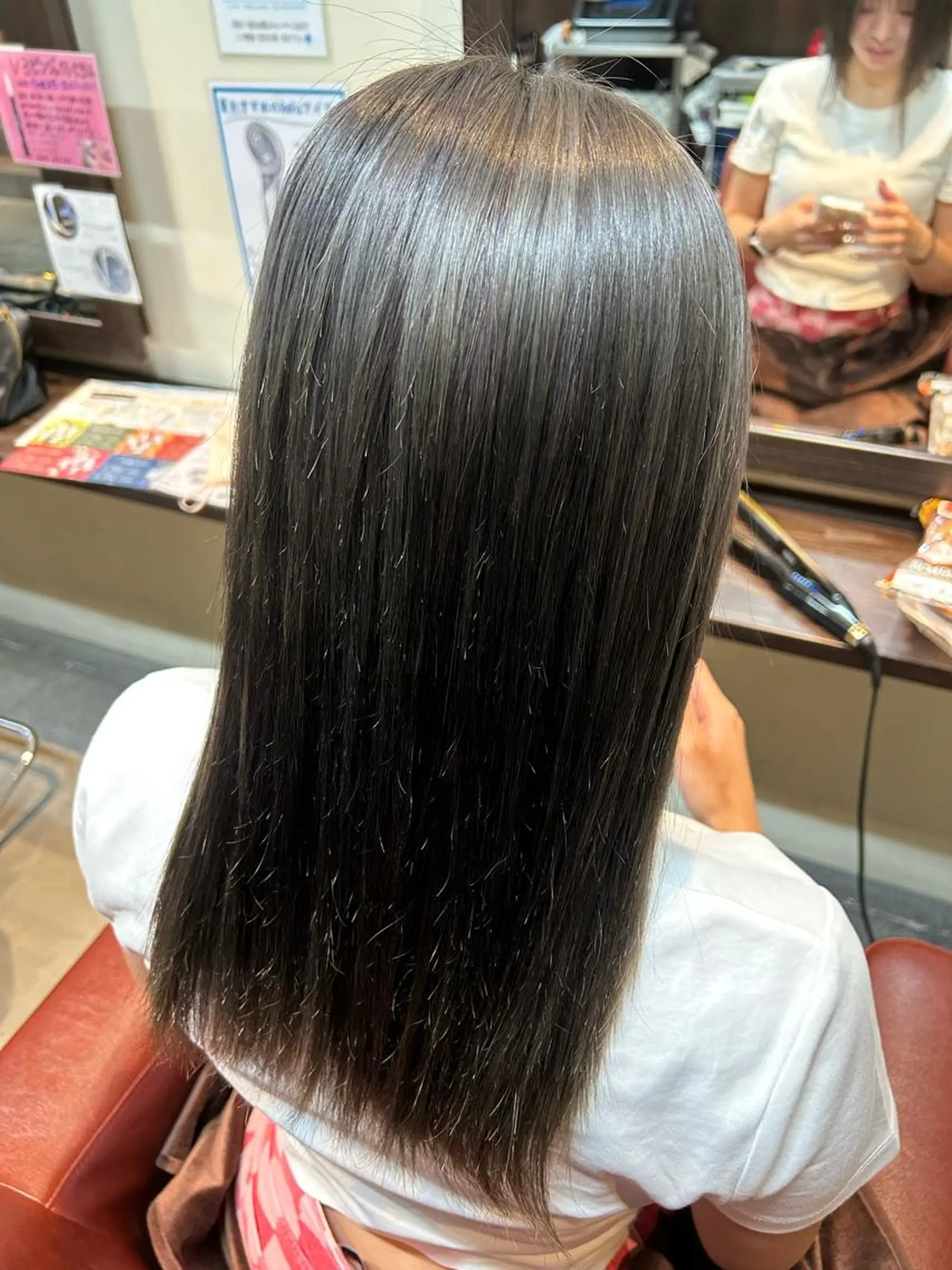 ミディアム 水谷 菜央のヘアスタイル