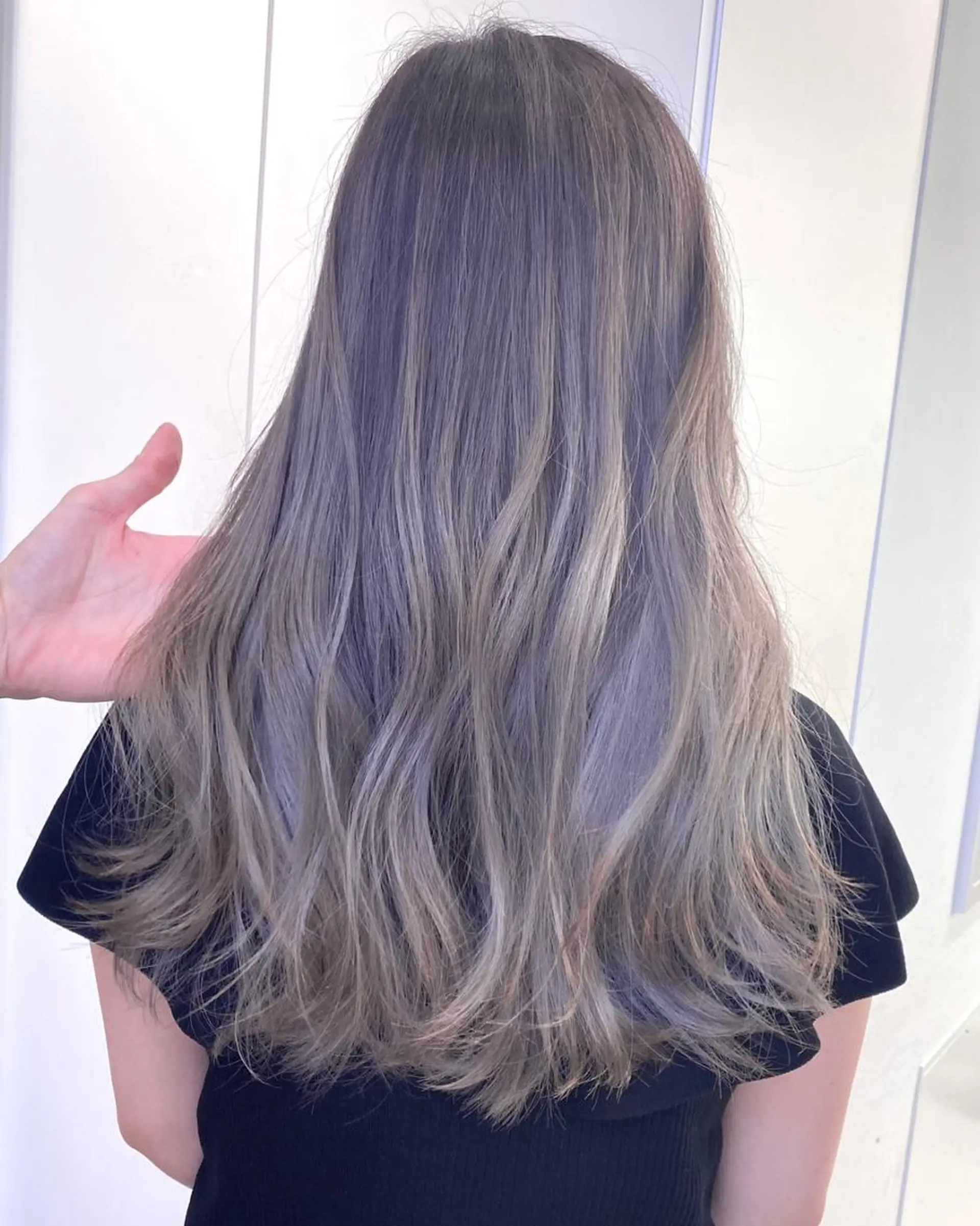 ロング カラー パーマ 公式 Ease by amble luxeのヘアスタイル