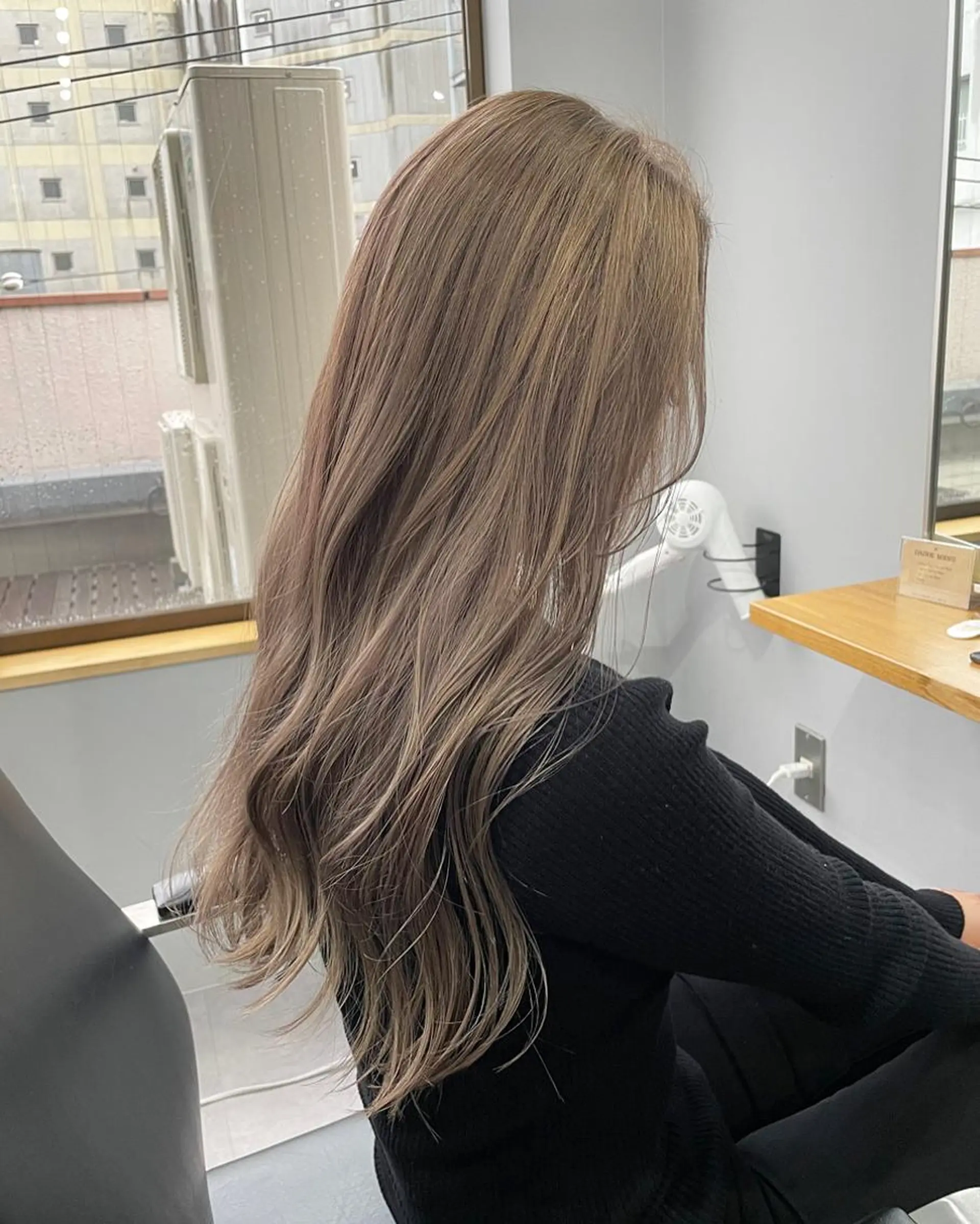 ロング カラー ヘアカラー ミルクティーベージュ ❤︎レイヤー　MIAのヘアスタイル