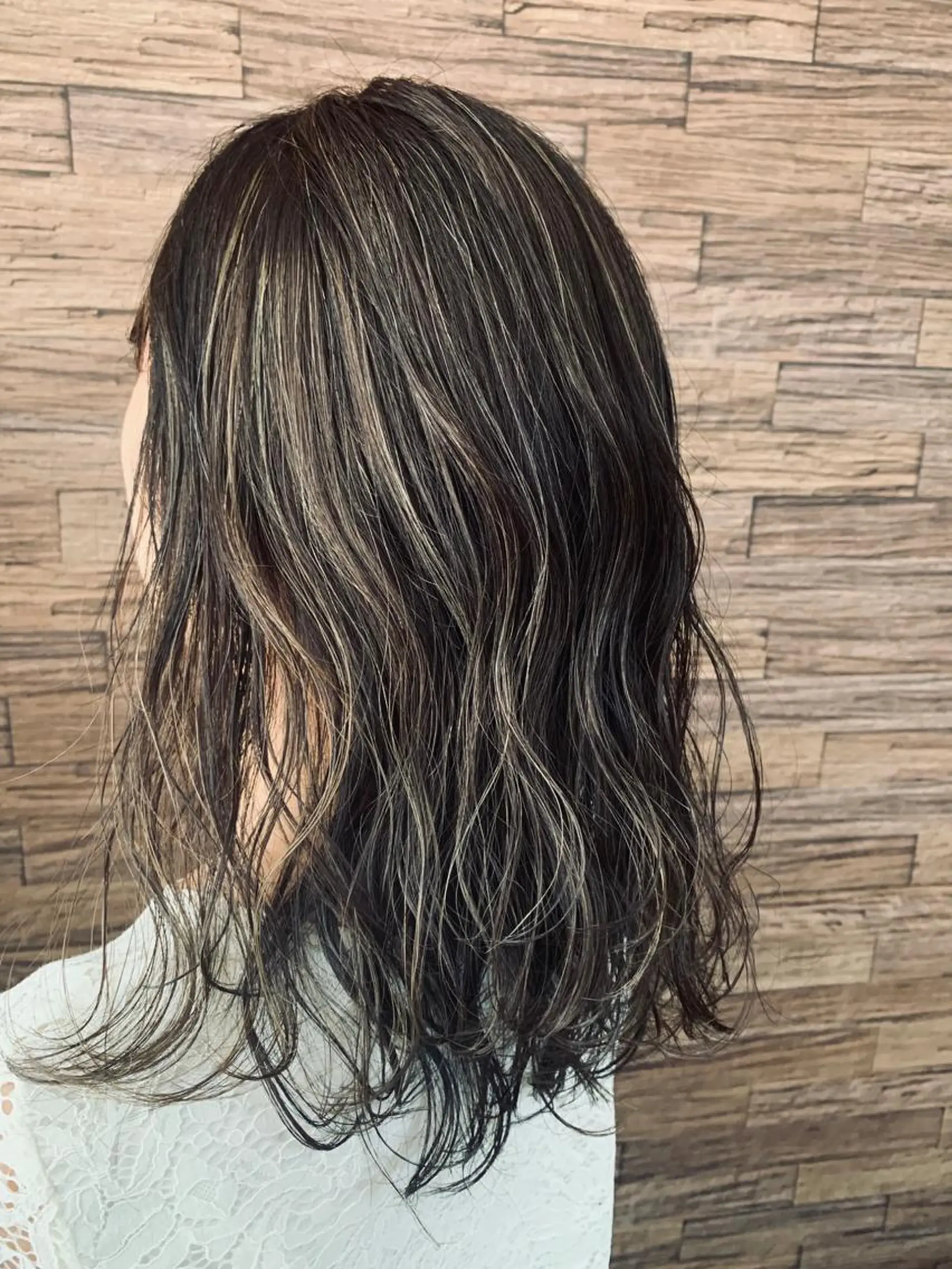 セミロング カラー 有坂 里恵のヘアスタイル