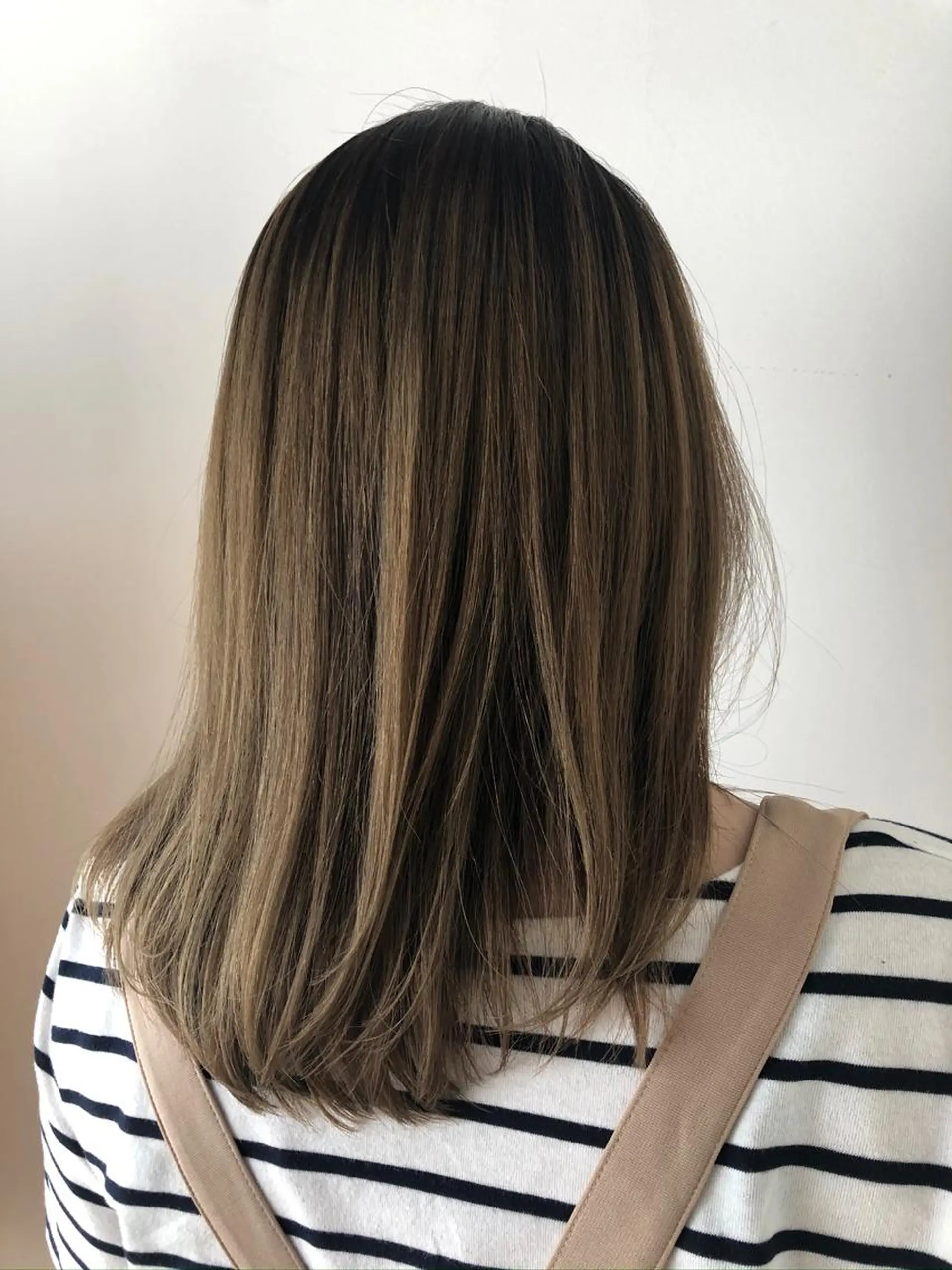 セミロング ブリーチ毛矯正.髪質 改善.髪にドラマをのヘアスタイル