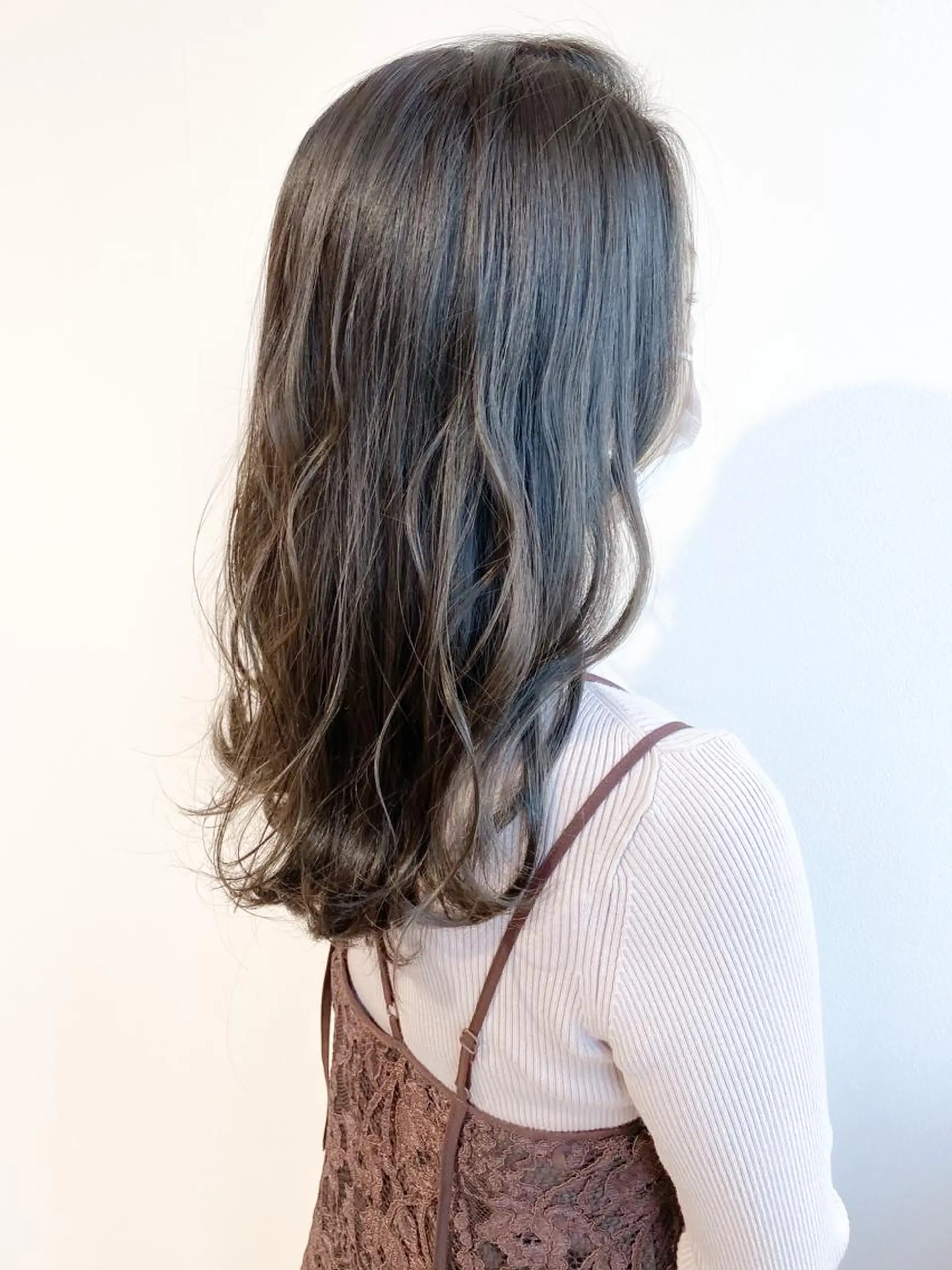 セミロング カラー アディクシーカラー アッシュ アッシュグレー アッシュグレージュ ブリーチ カット ヘアカラー トリートメント Meena by urban所属・丹羽 隼人/髪質改善 /韓国ヘア🇰🇷のヘアスタイル