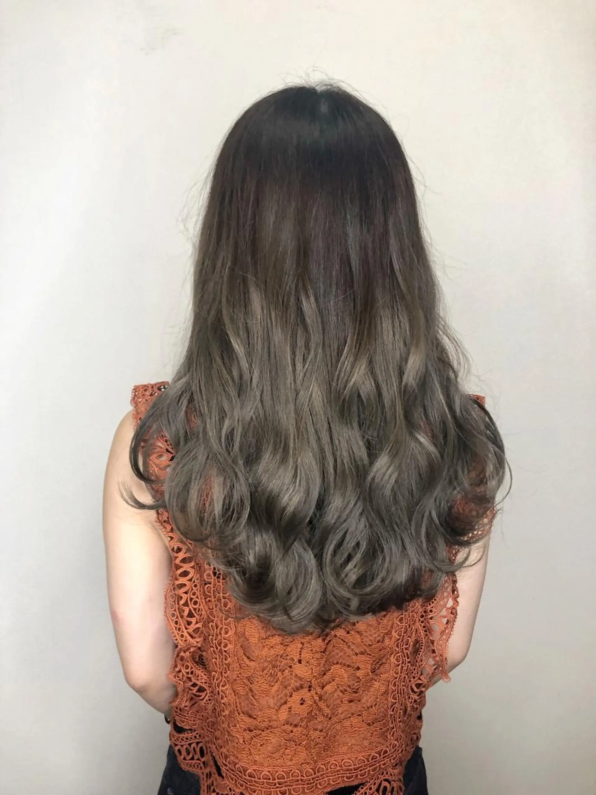 ロング カラー 服部 樹季のヘアスタイル