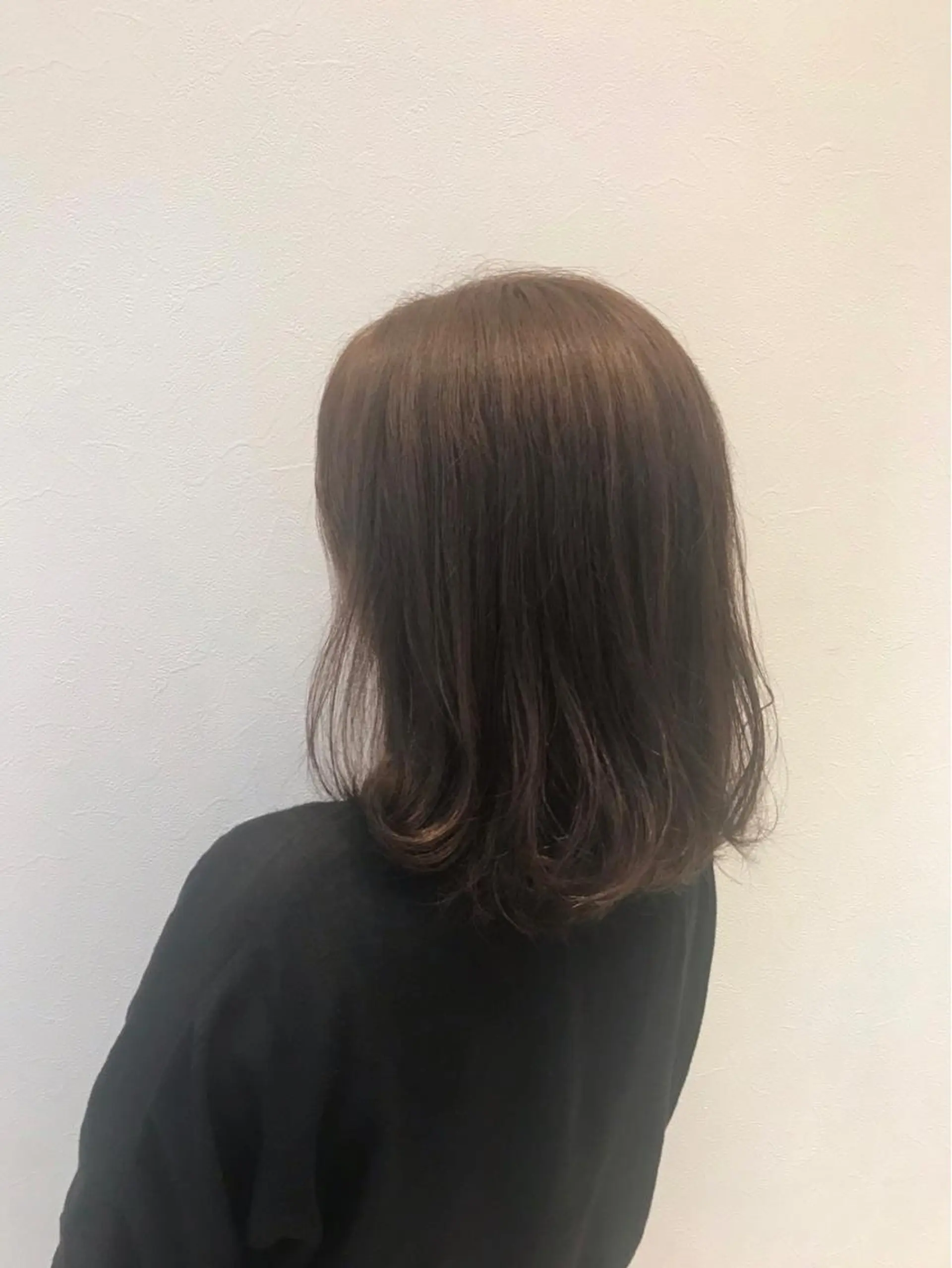 ミディアム 岡本 真実のヘアスタイル