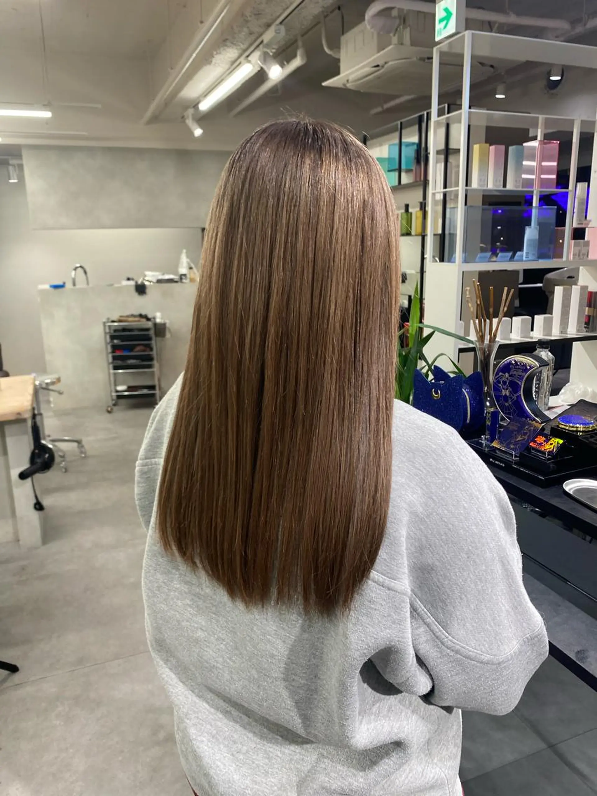 ロング カラー レイヤー・ブリーチ kiyotoshiのヘアスタイル