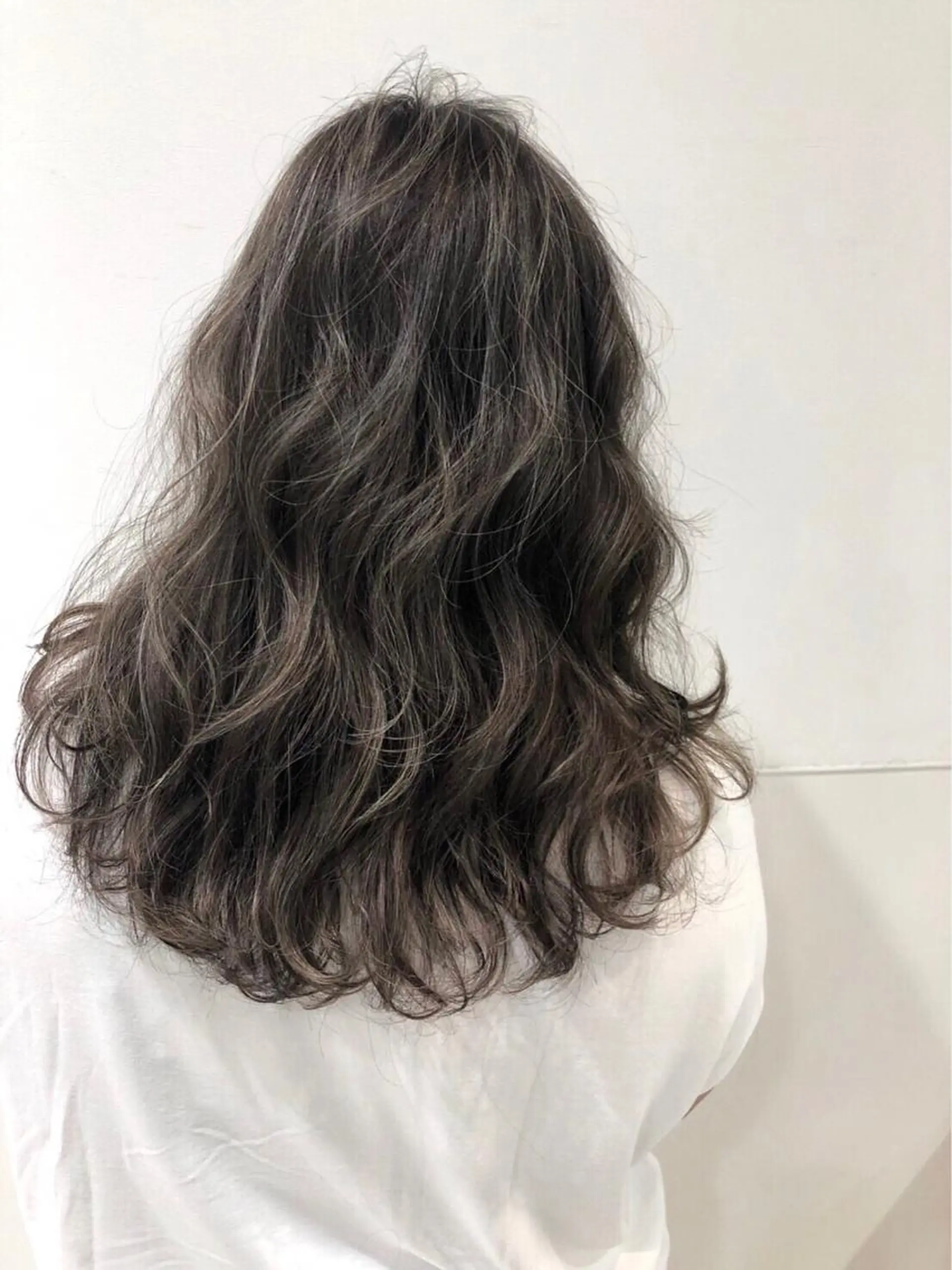 ロング ハイライト Adachi Fujikoのヘアスタイル