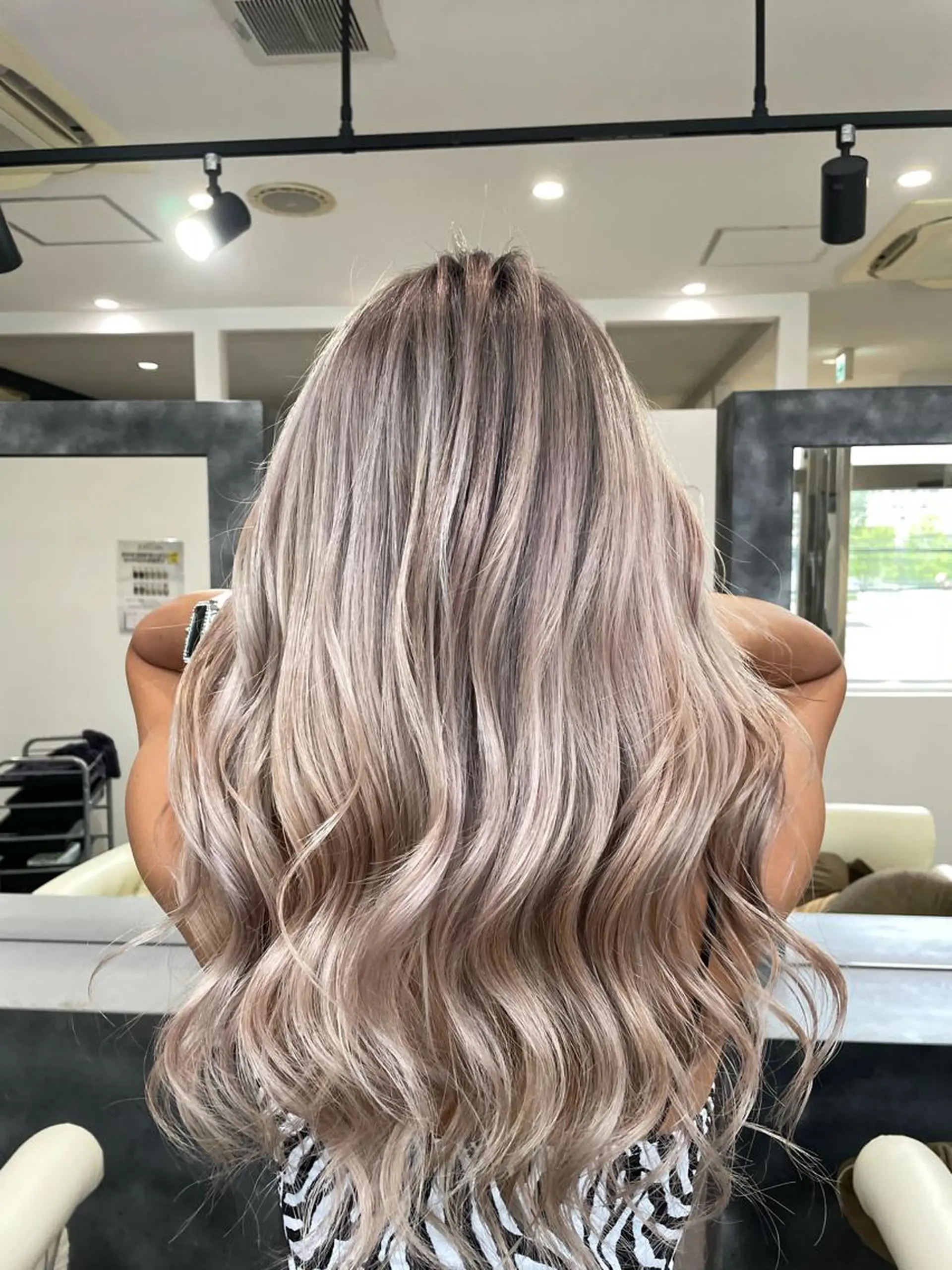 ロング カラー salowin所属・ハイトーンカラー 馬場みなみのヘアスタイル