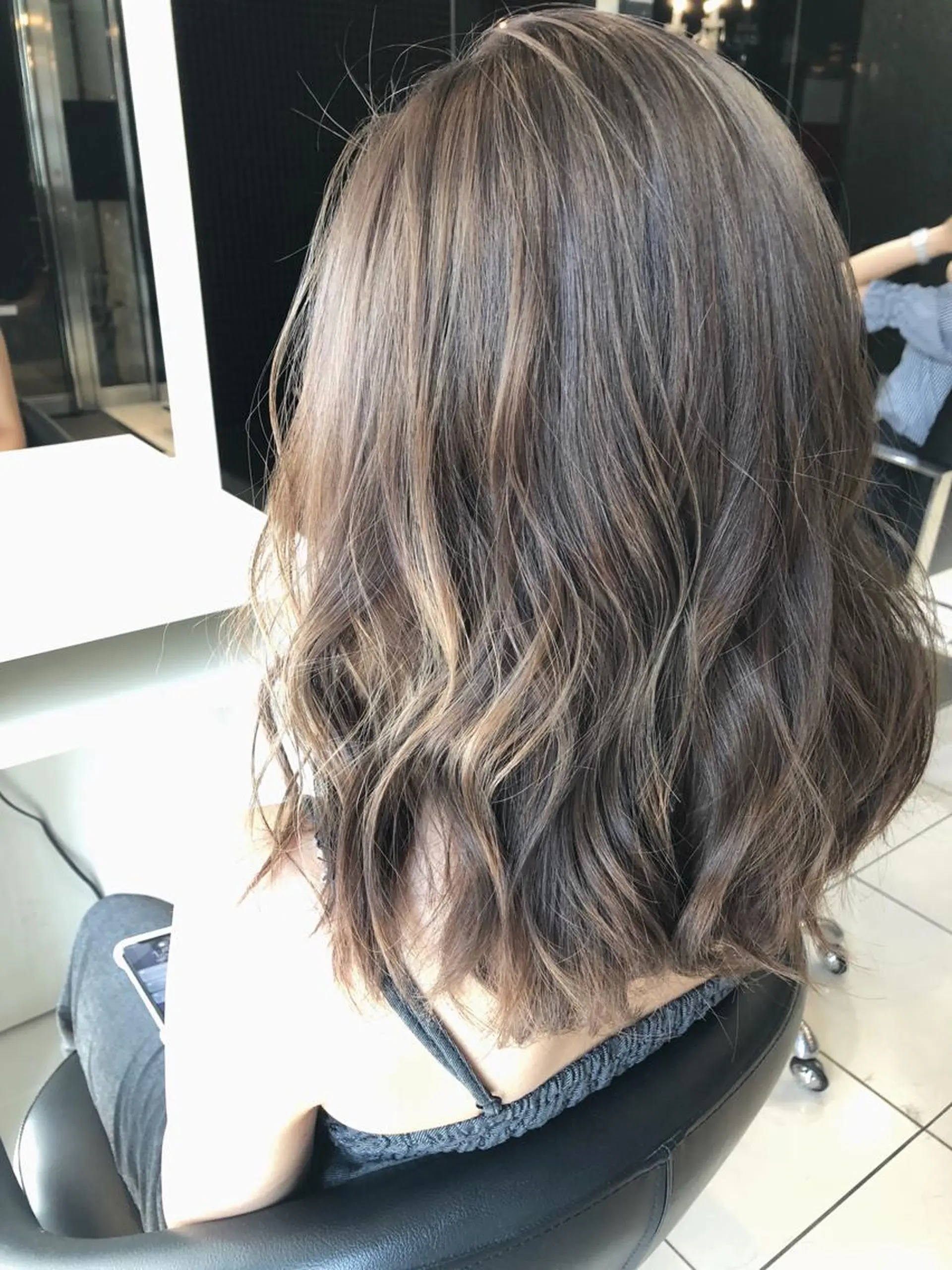 セミロング カラー グレージュ 女性リピ90%🍨 🩷佐藤みずきのヘアスタイル