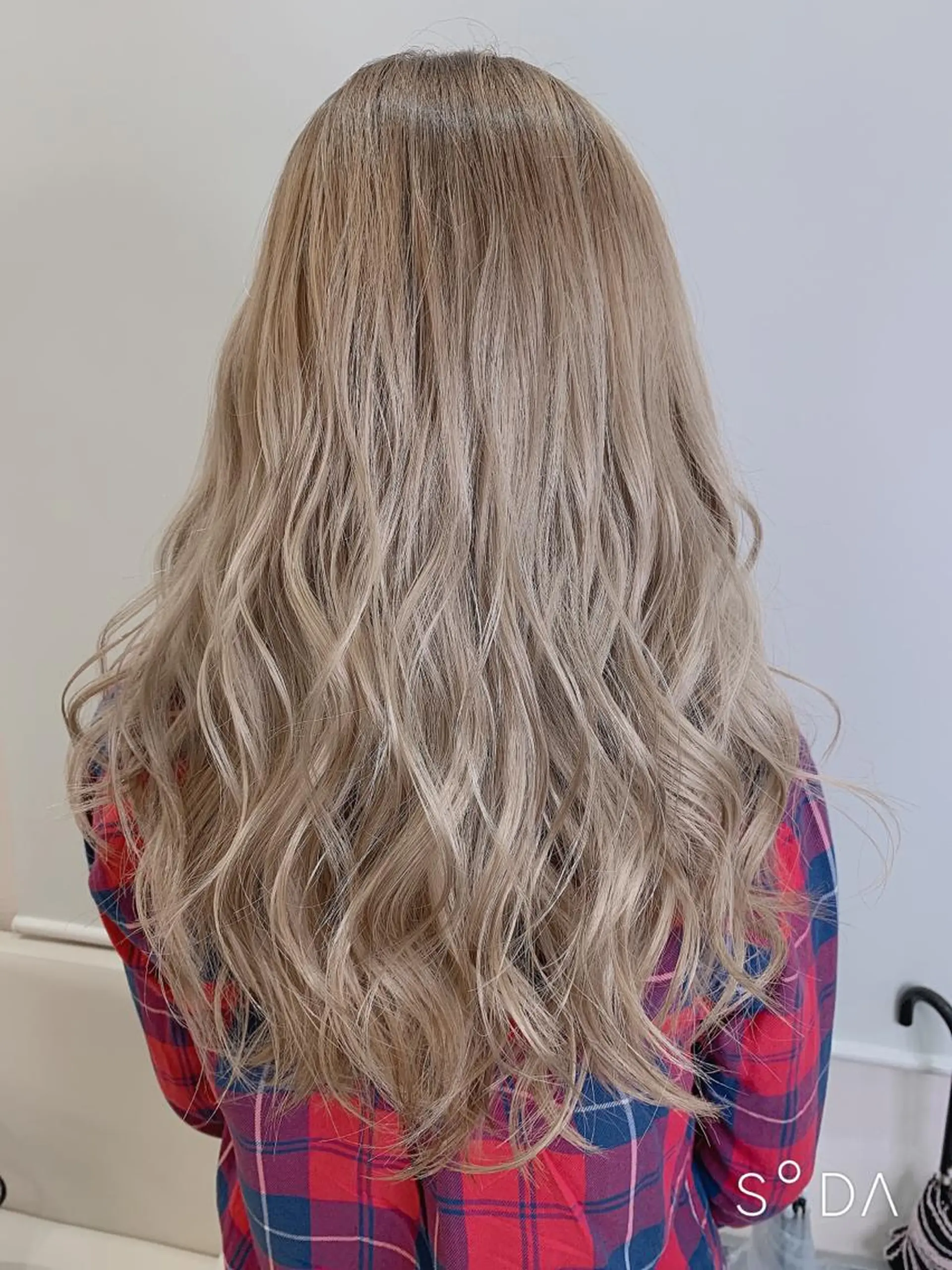 セミロング カラー ベージュカラー ハイトーンカラー ホワイトベージュ ヘアカラー トリートメント 店長ハイトーンカラー 柞山史奈のヘアスタイル