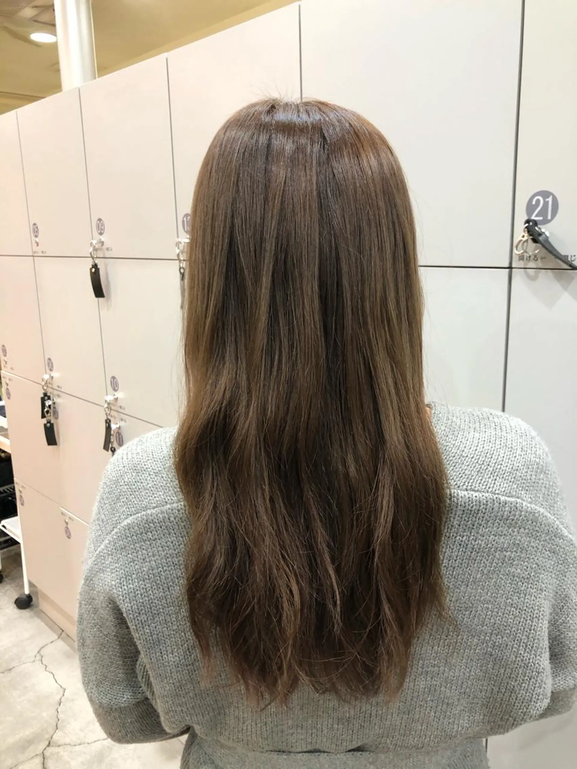 ロング カラー 小野 遥南のヘアスタイル