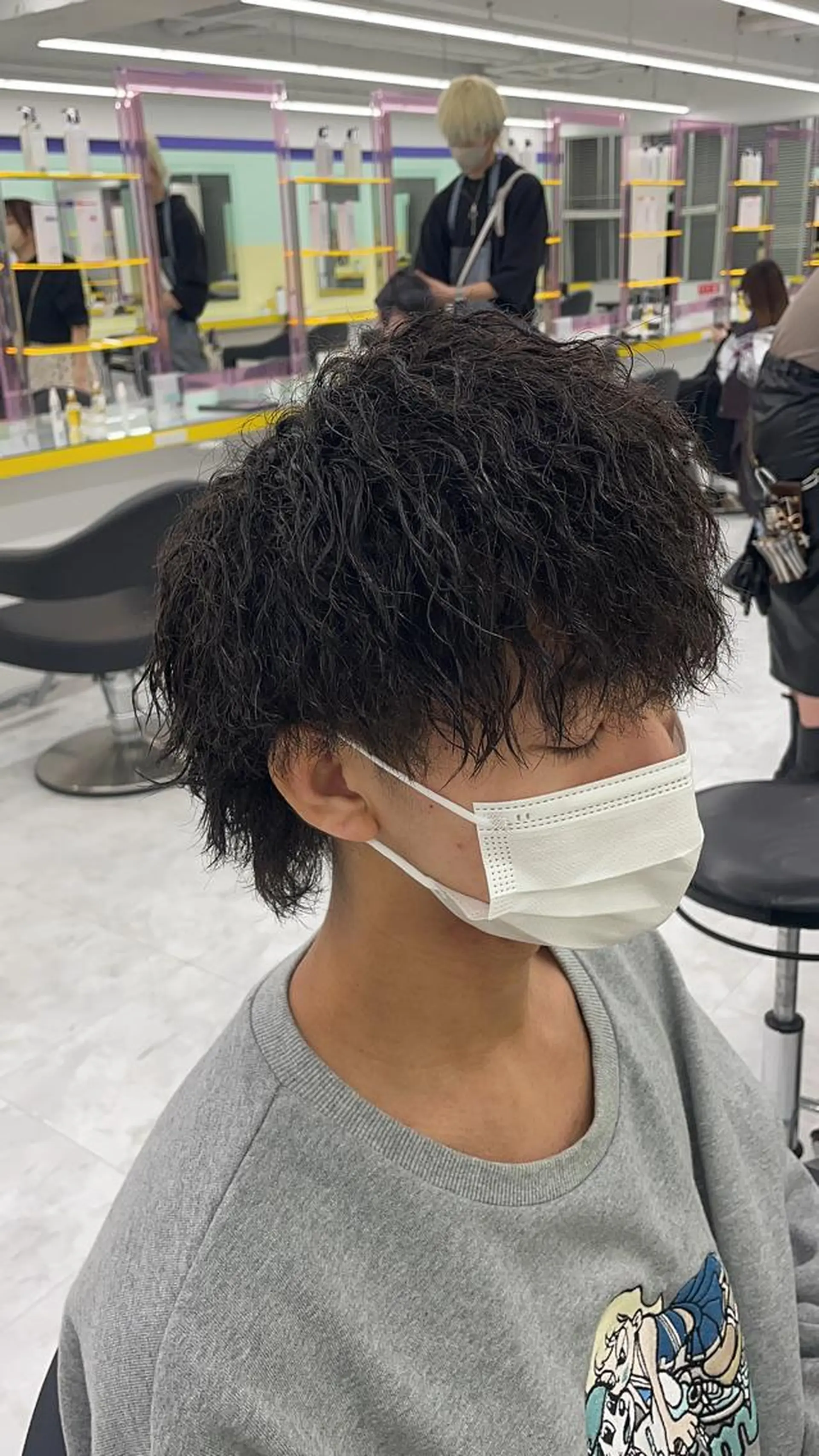 ショート パーマ ヘアアレンジ メンズ メンズパーマ 顔まわりカット の達人のヘアスタイル