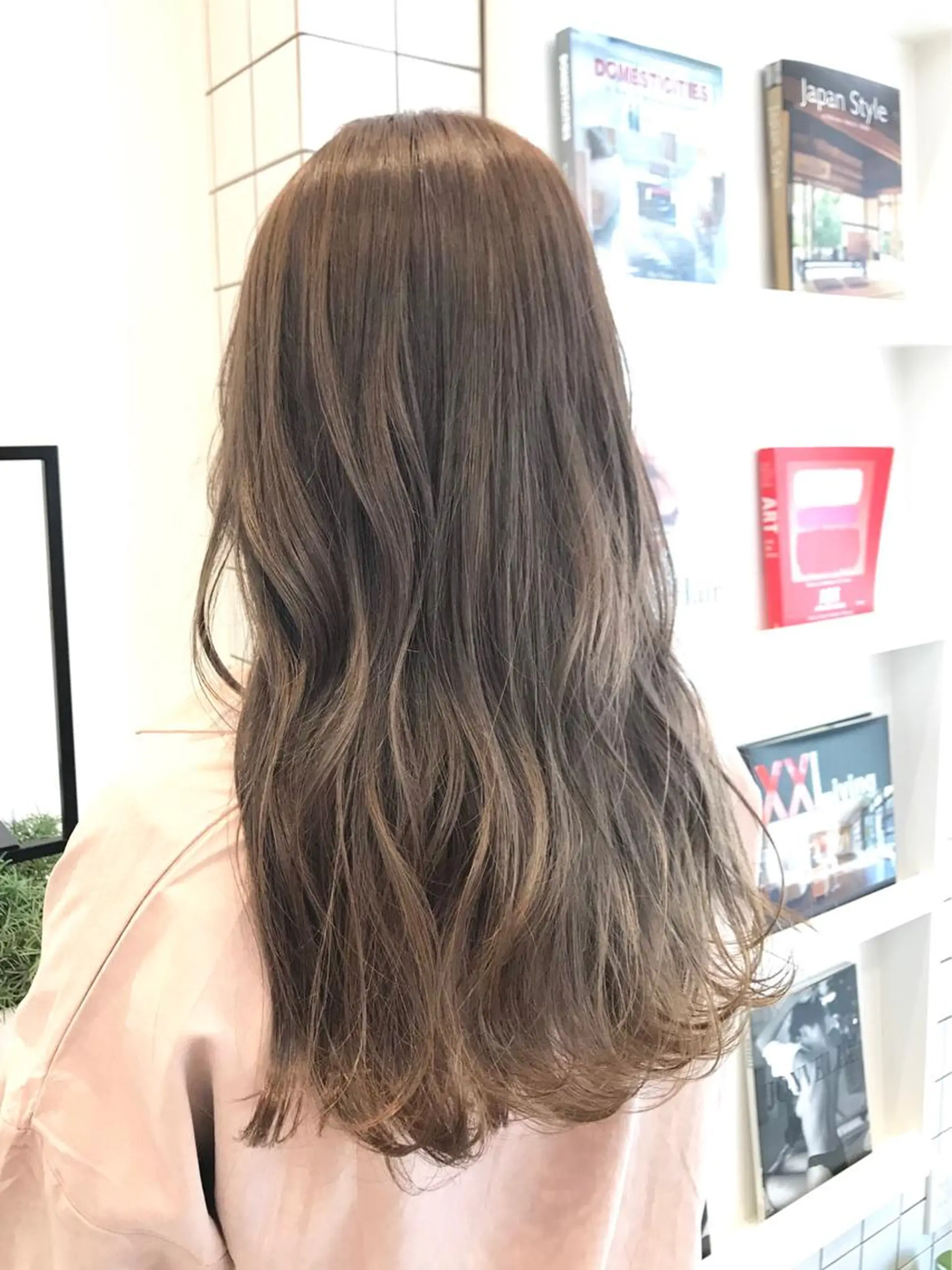 ロング カラー ブラウンカラー ラベンダーカラー 髙橋 かすみのヘアスタイル