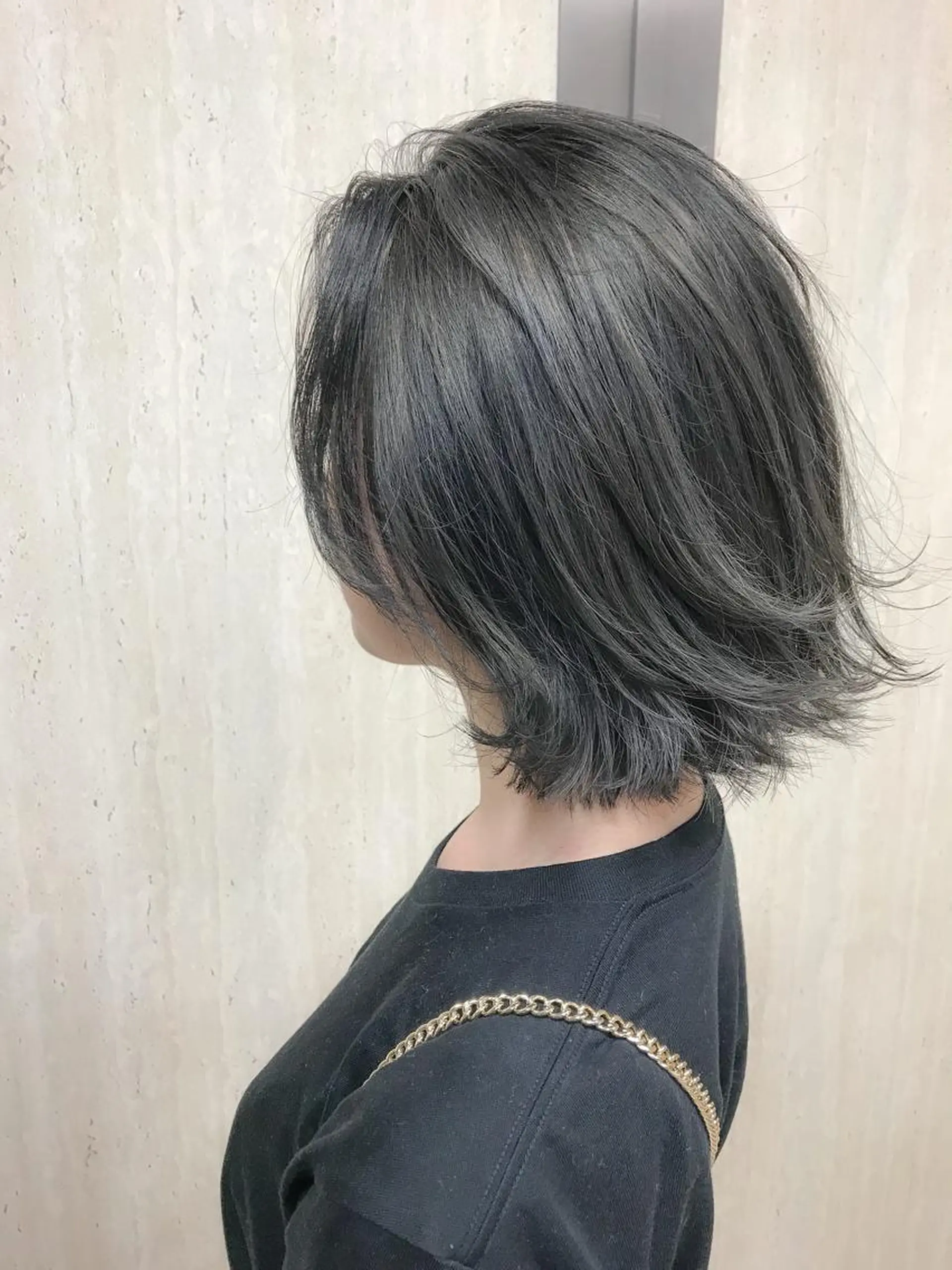 ショート カラー ブリーチ ブルーカラー ブルージュ カット BOX mico.のヘアスタイル