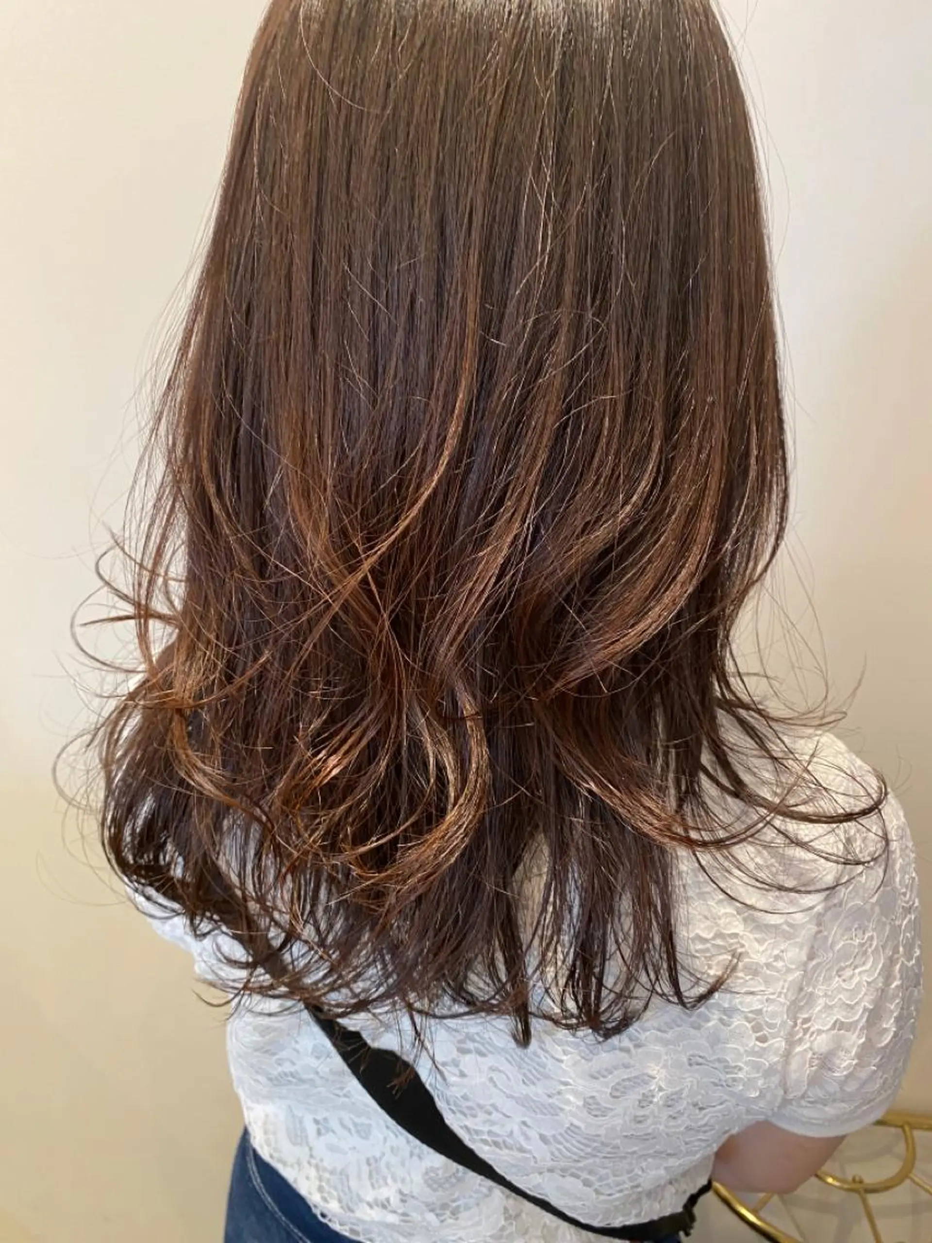 ミディアム salowin渋谷kitaya park前所属・RIKA韓国ヘア/く びれヘア/上品カラーのヘアスタイル