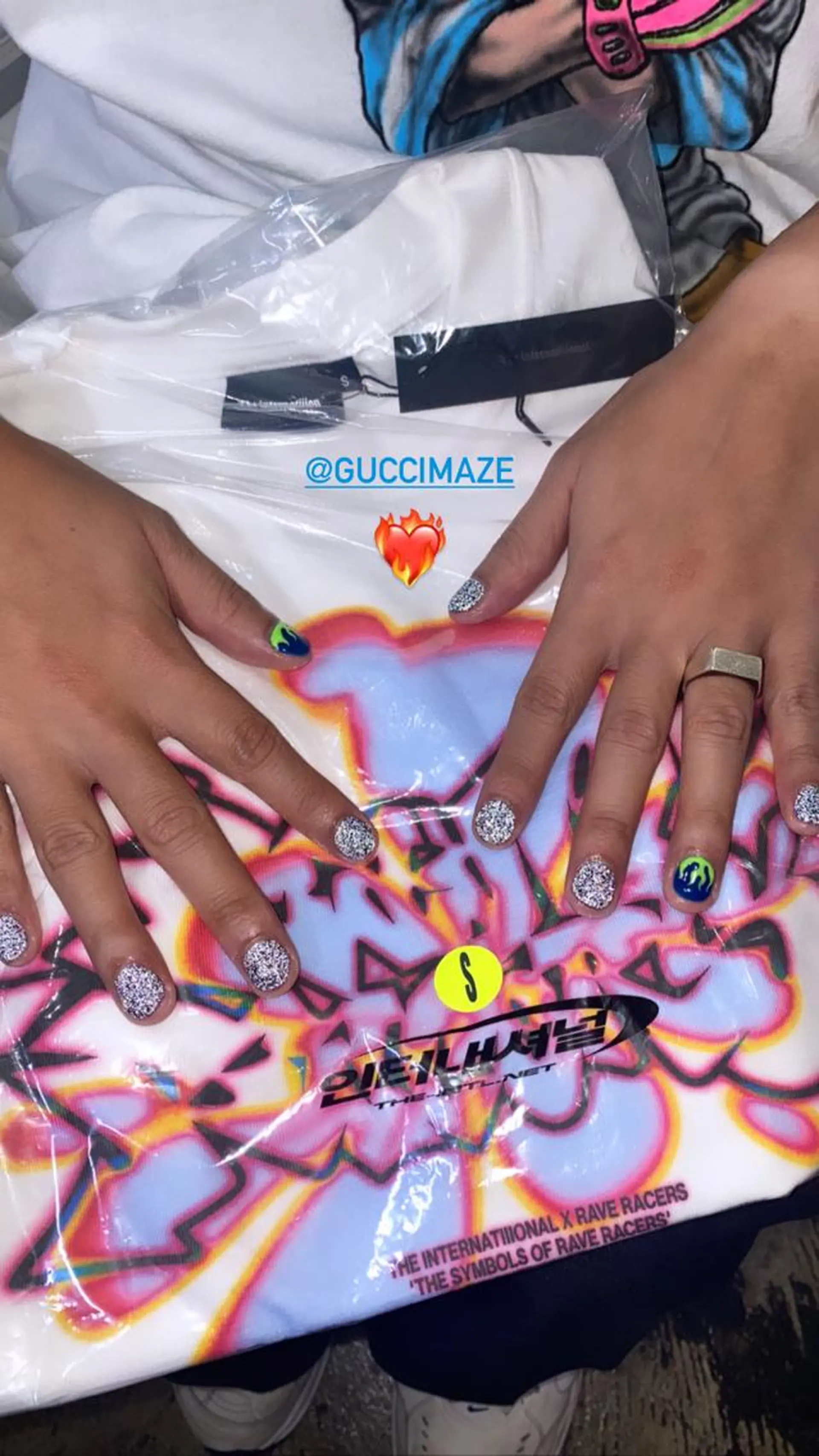 ネイル ♱˖⁺ 𝒎𝒐𝒑𝒊 ⁺のネイルデザイン