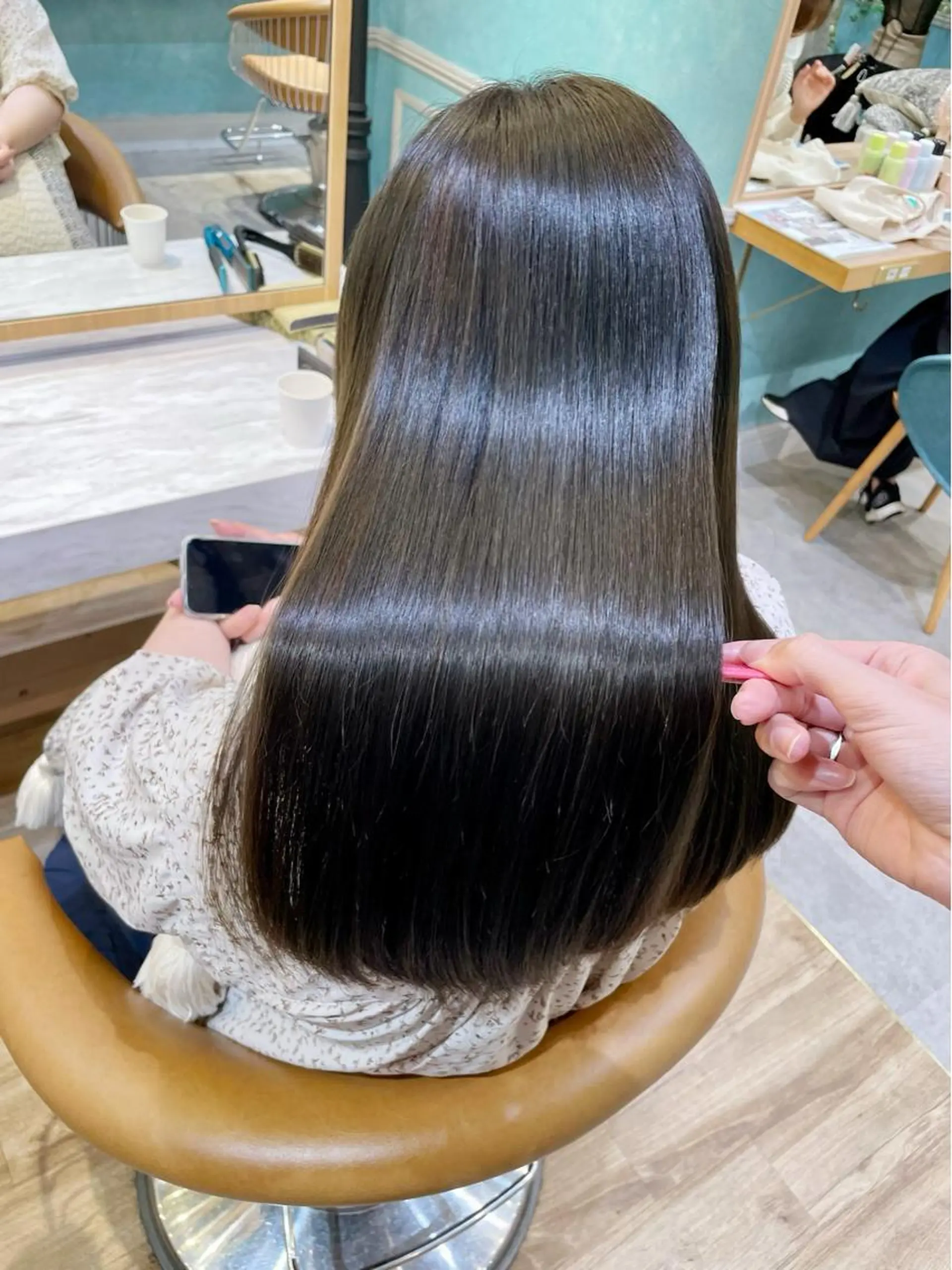 セミロング カット ヘアカラー 縮毛矯正 トリートメント 縮毛矯正　髪質改善 韓国風レイヤー　吉田のヘアスタイル