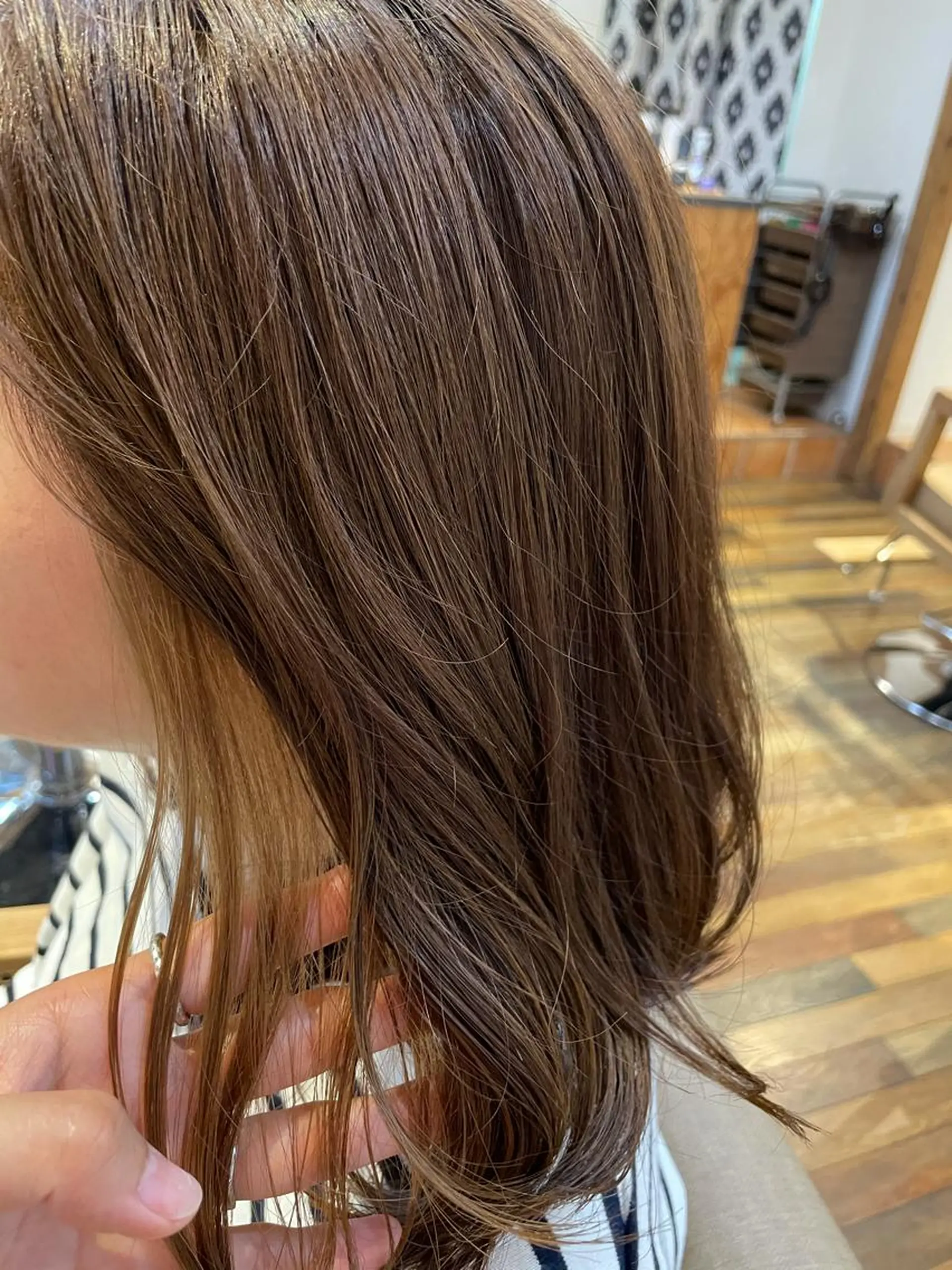 ミディアム カラー あずまぐち めぐみのヘアスタイル