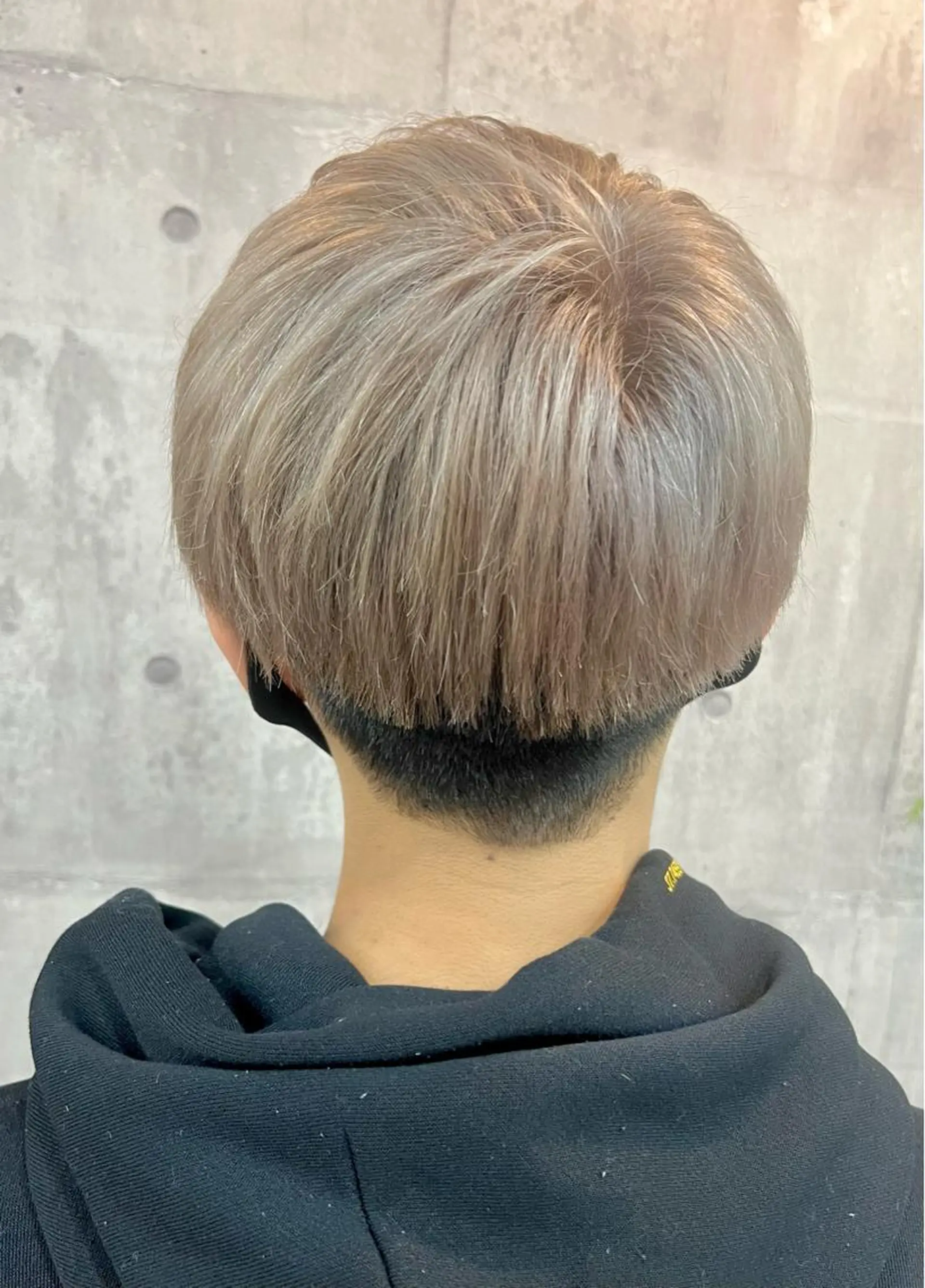 カラー メンズ メンズハイトーン ベージュカラー ハイトーンカラー ホワイトベージュ レイヤー/韓国 ハイトーン興津史弥のヘアスタイル