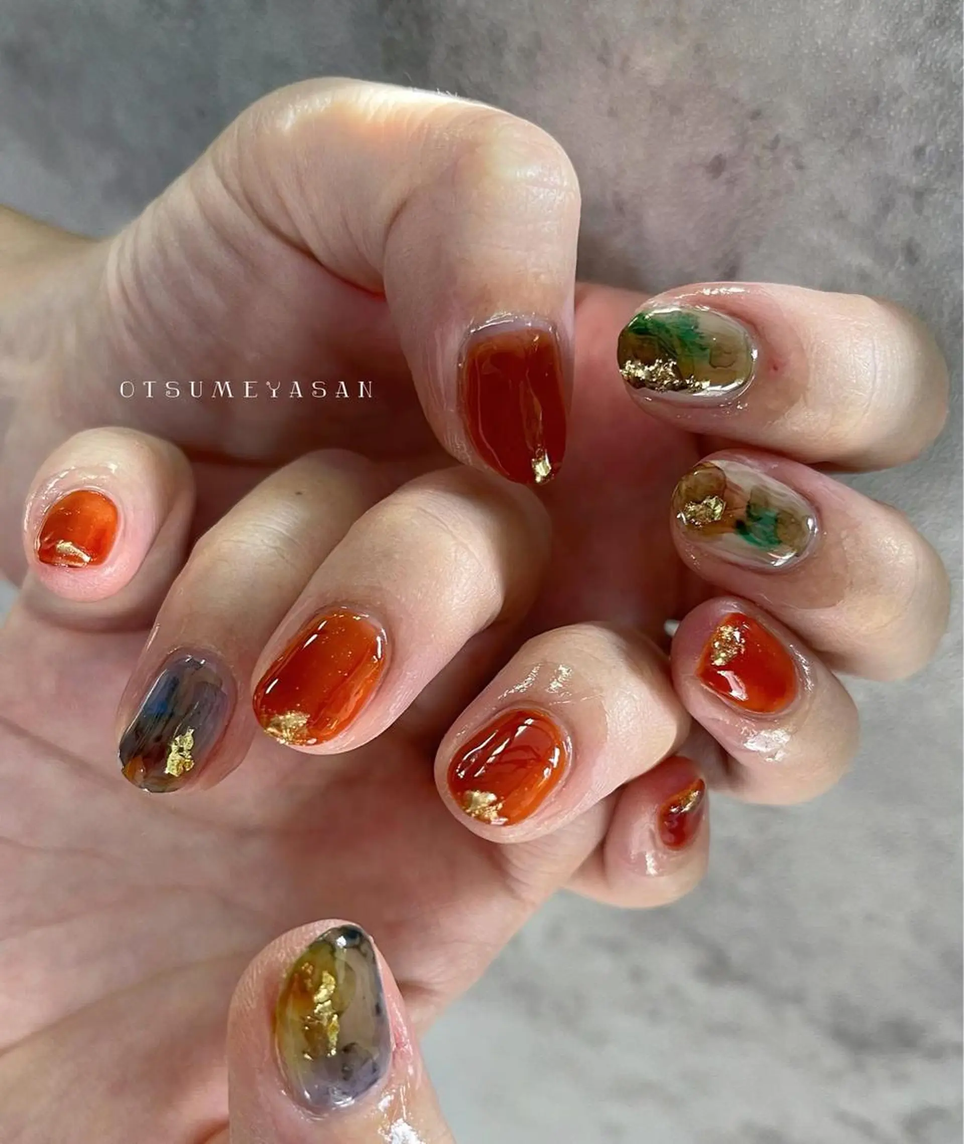 ネイル オーロラネイル ゴールド 韓国ネイル ラメ(グリッター) マグネットネイル otsumeyasan所属・わたなべ ちかのネイルデザイン